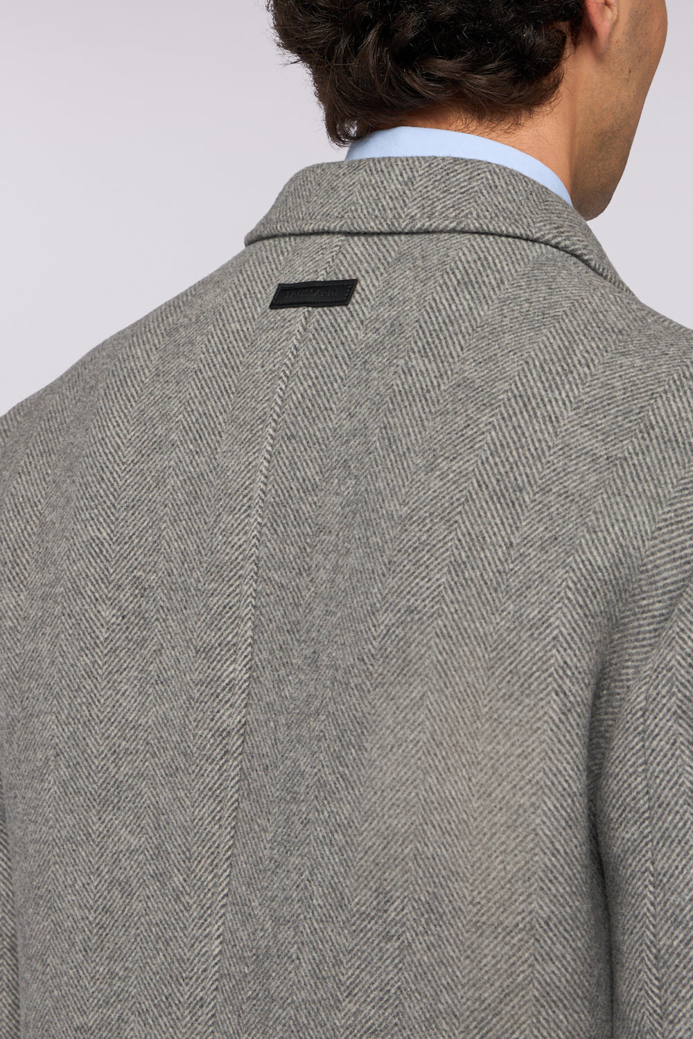 Cappotto spigato in misto lana 4|a678712ec3353371725fddfabf9eddad79f7febe511e3471f0bec8f336579b8e