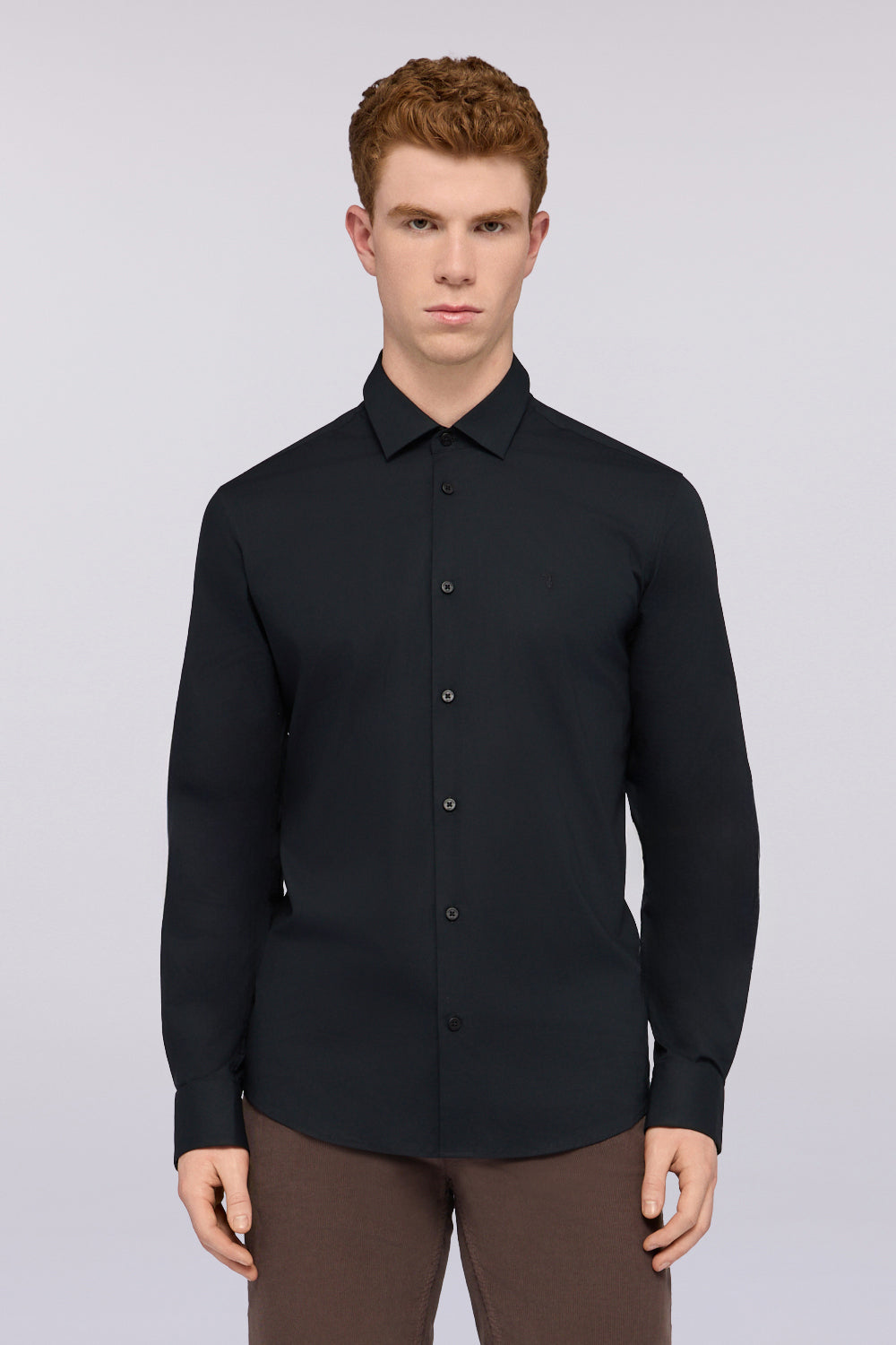 Camicia slim fit in popeline 1|8f226648ae3ea3e6afce88ea80288c9f0fdda4874b7f2e5a0ffb6c4e4e197a42