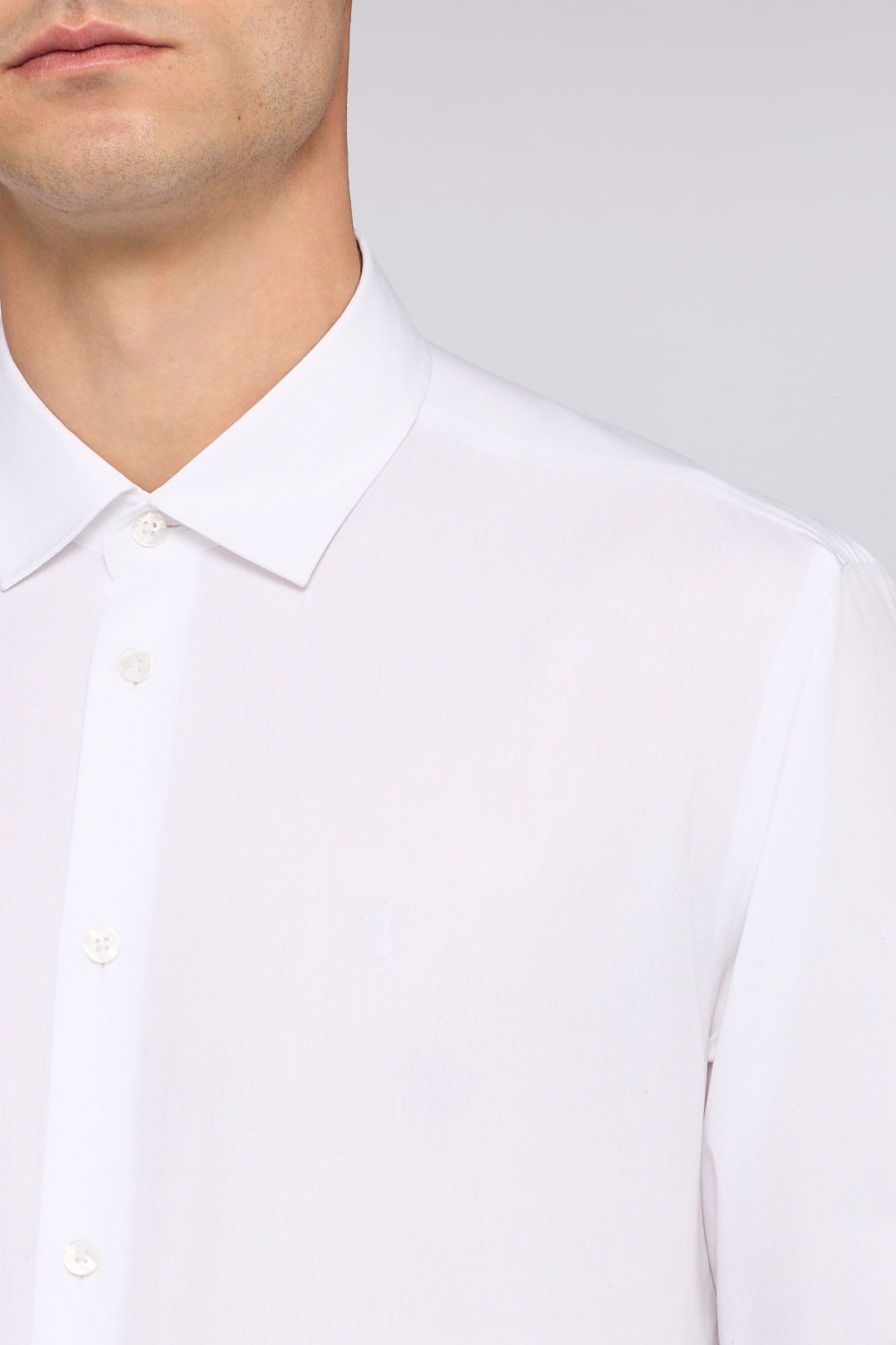 Camicia regular fit in popeline 3|795c61f4805b89f9ec153f1a960141426151c0665f6826475530258af724e578