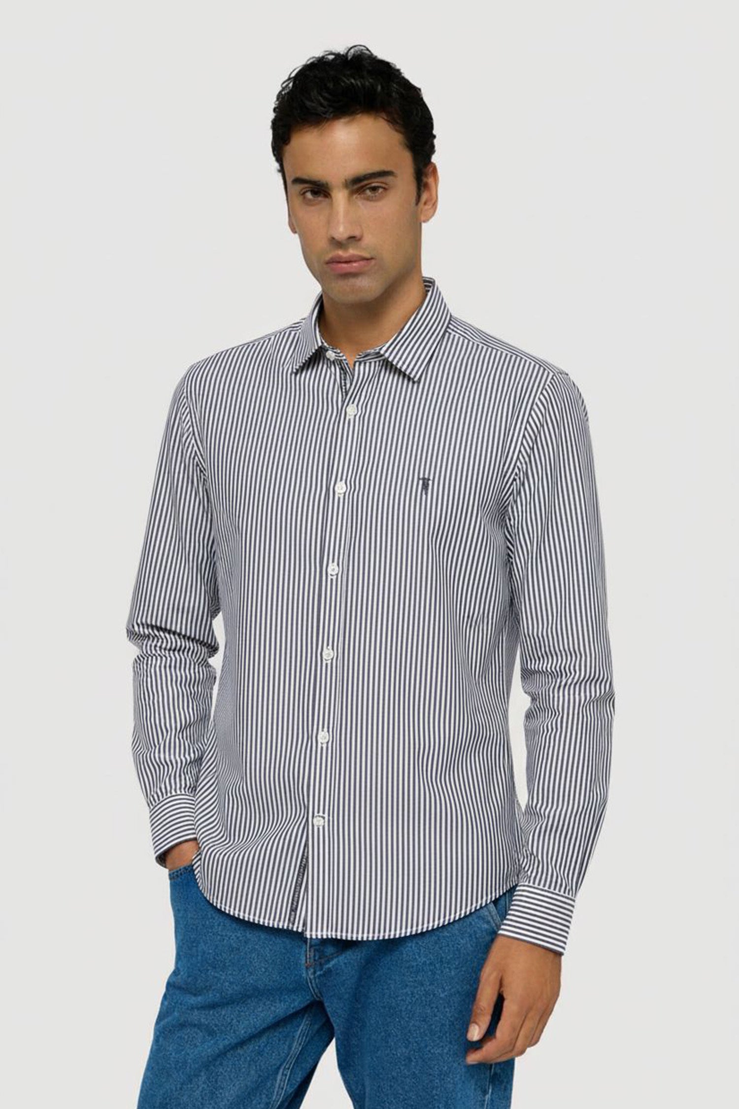 Camicia regular fit in popeline a righe 1|0f08f72f954b37bfd2454f9462a9df2d2a7b923a167728743a304fba267fedd4