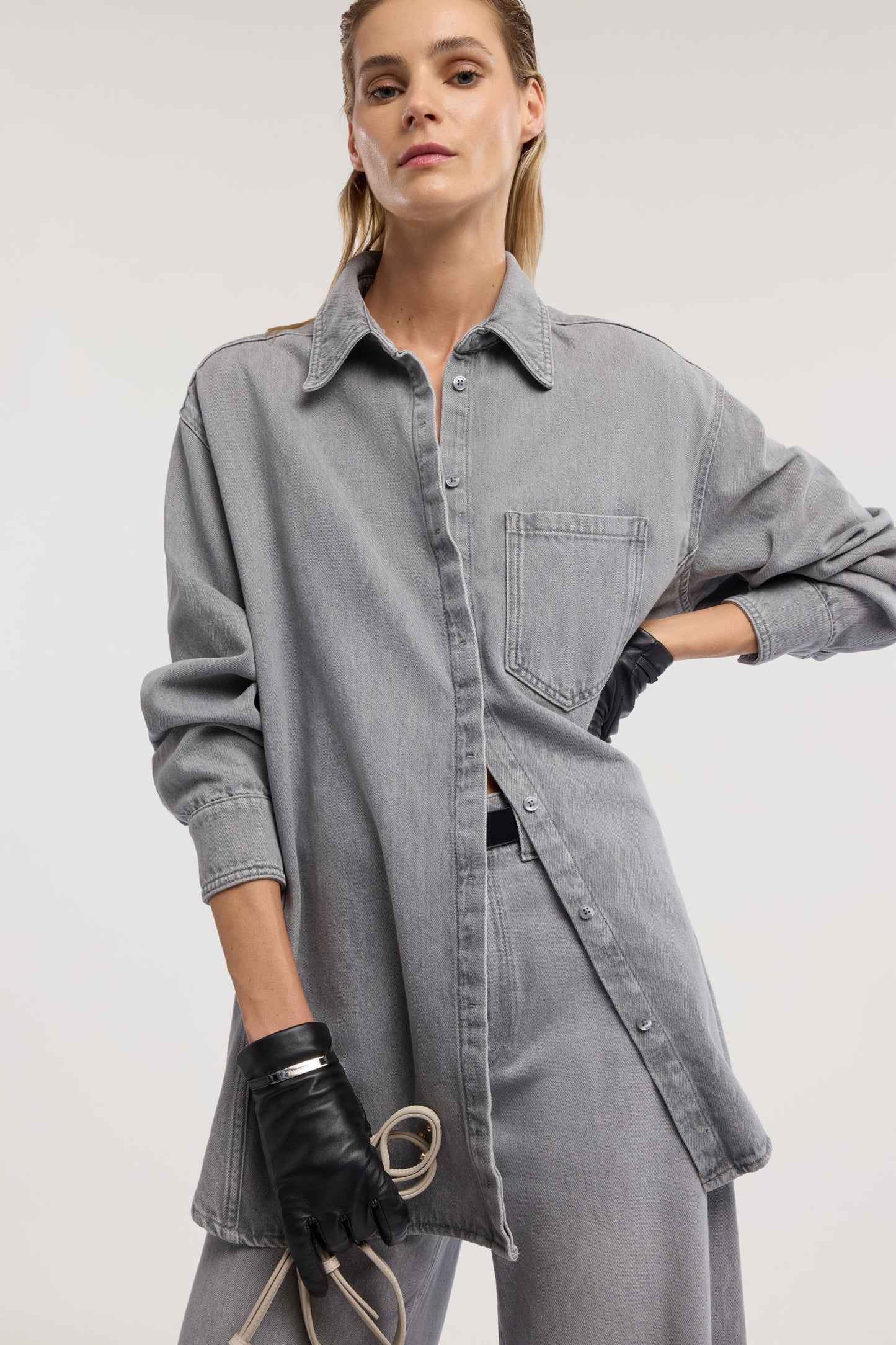 Camicia denim con applicazione sul retro 5|f34a778e280bb80b4a715ee3d6bb27b9cf9bd7a6244cf12828d1f7a5d31160c9