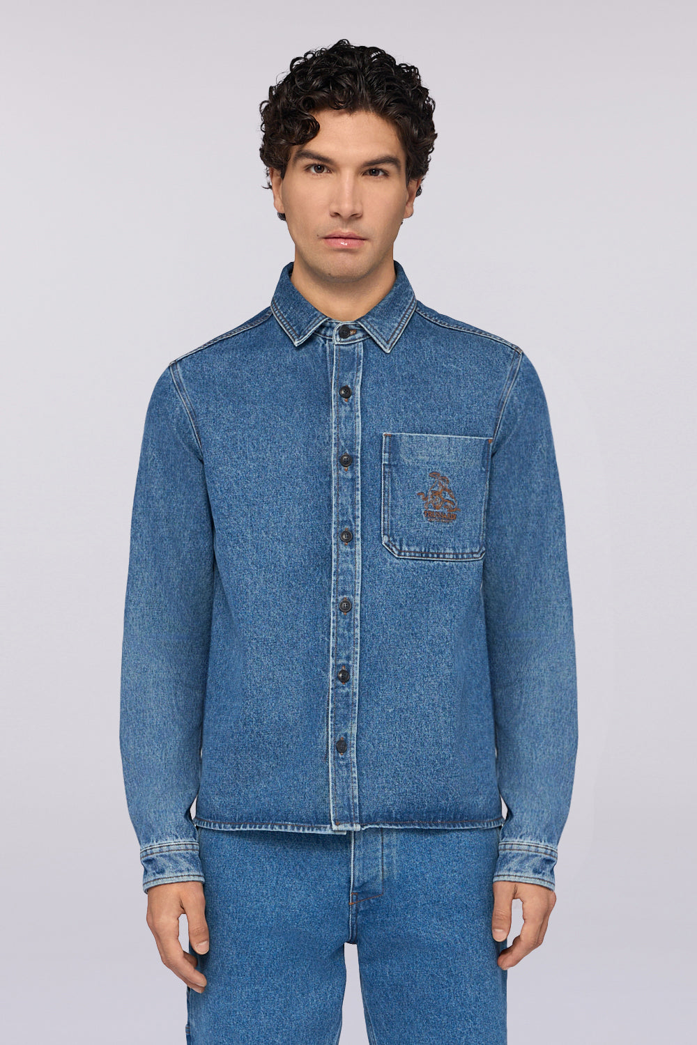 Camicia relaxed fit in denim con ricamo Gentle Society 2|a9f072368e25809010d99cb517e7d2ec4edc1204ca0bd0296e2d605ce58e6142