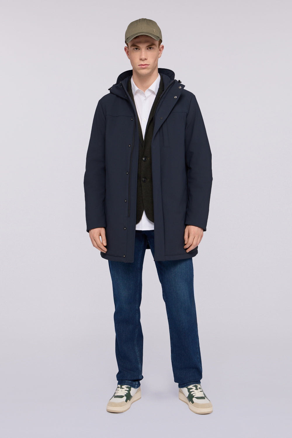 Giubbino con cappuccio in tessuto tecnico 6|a11a218c71ab1b0a6b2fd2c82fe83df87ddc00a57b1bf82e6ace4a160161525e