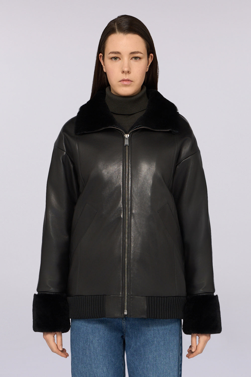 Bomber relaxed fit in pelle con inserti in pelliccia 2|1c966f026416b42132536ec8129b2bf332b978b65314ecbc89bb0196946abf69