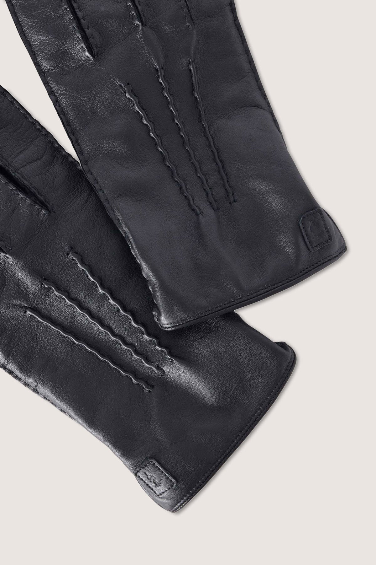 Guanti in pelle martellata con nervature 1|c8f255afa55c270b6781cd1fb81a07d04b929f7bb45e04d02e9101c86d199eee