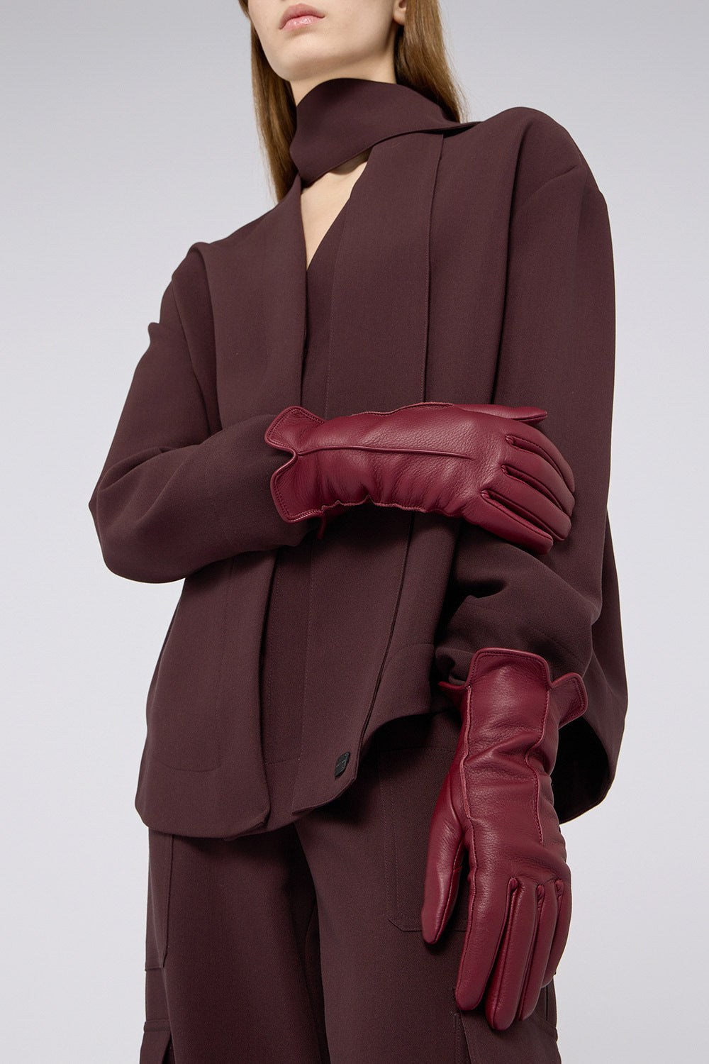 Guanti in pelle martellata con taglio frontale 3|19c6807e7309270635e30aa281d926c6e537cd7adfbad29ee2b8652d1f5128f7