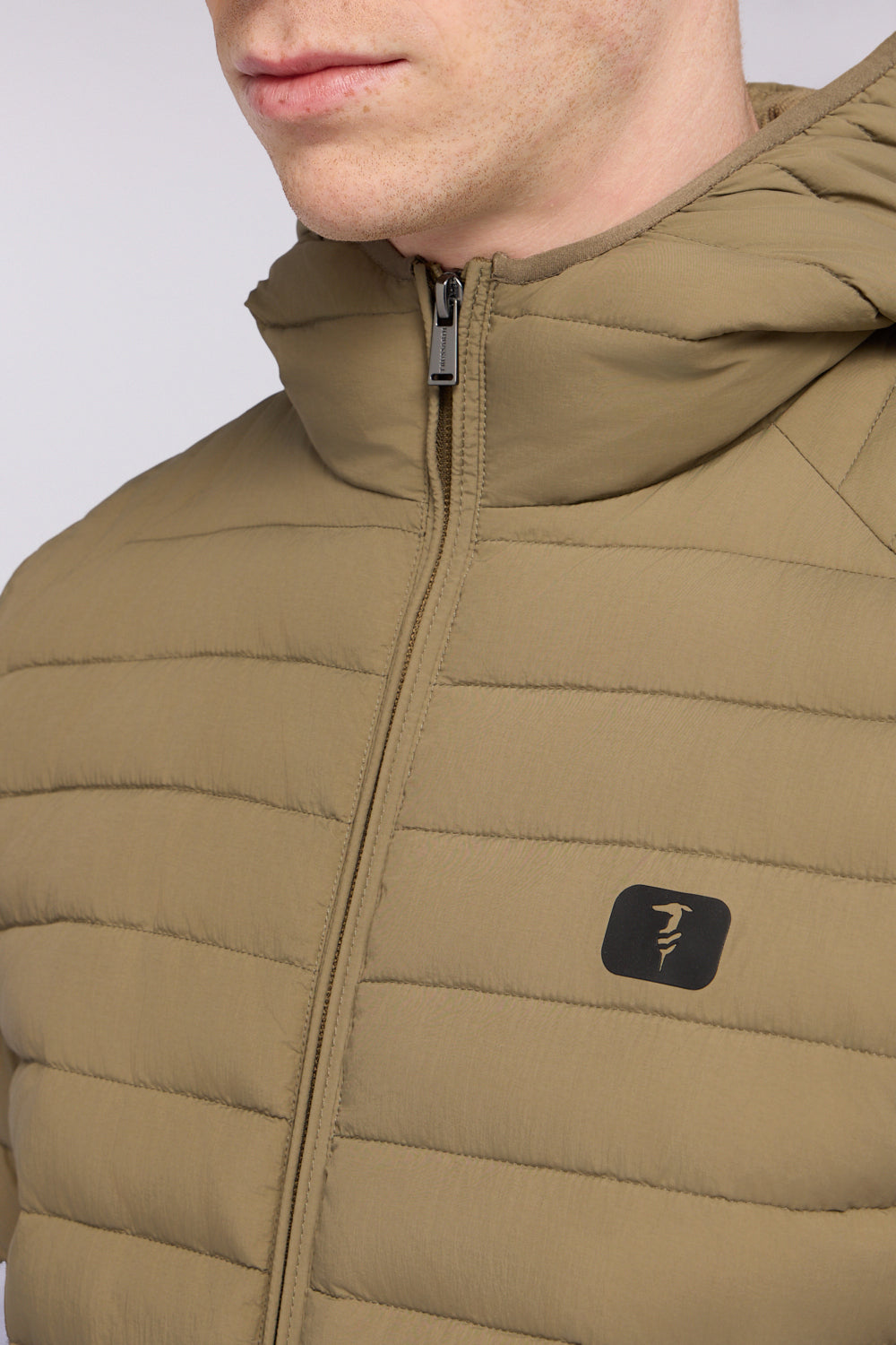 Giacca imbottita in nylon con cappuccio 3|90eca192f11934f6ad351beb15ad2eead4654fe9d2d5e1a2dfbf23aa65240050