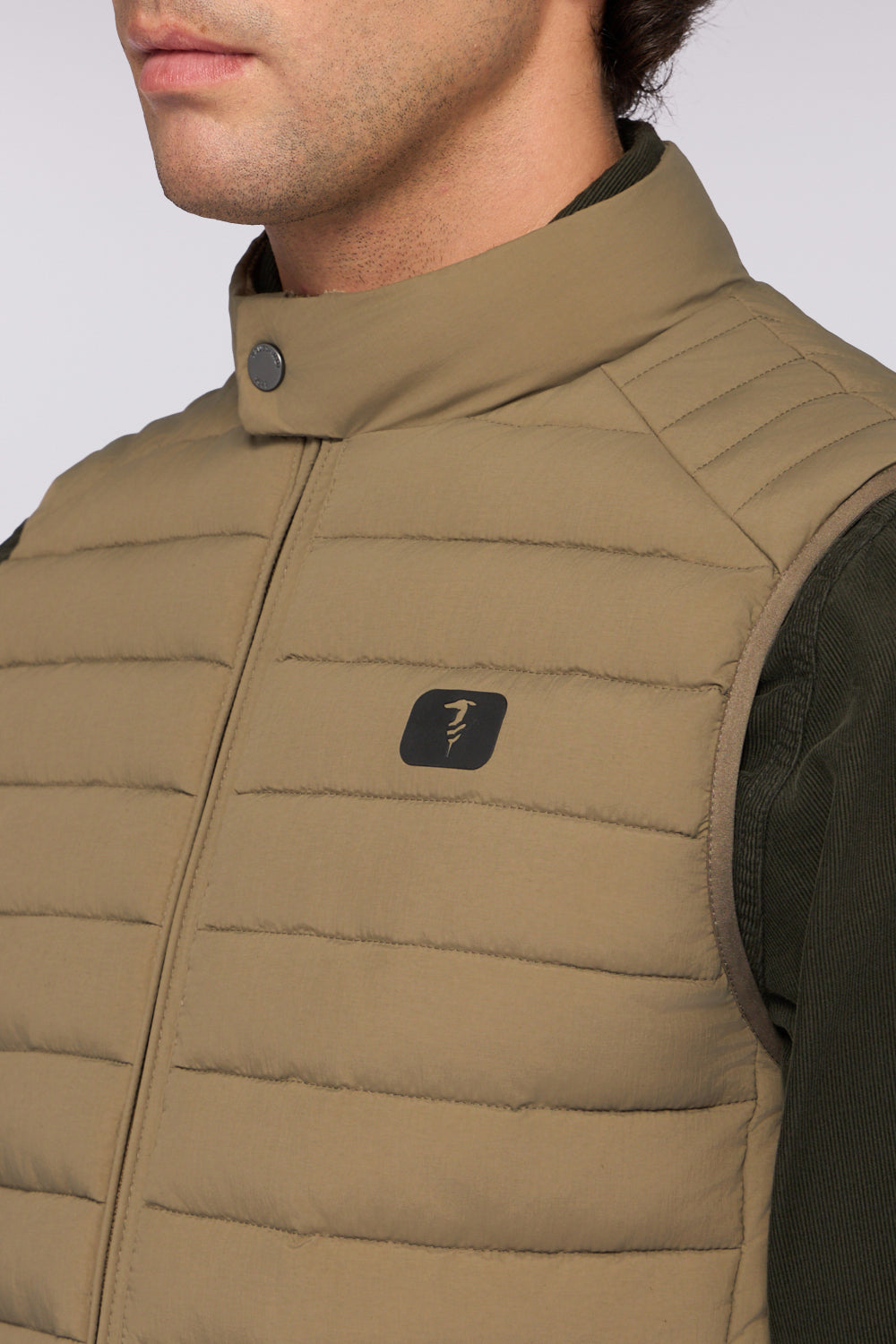 Gilet imbottito in nylon 3|50d9fe35bf234a3089c9636e57dbfdaac72bde242d6d9ddea04e4d910f268ecc