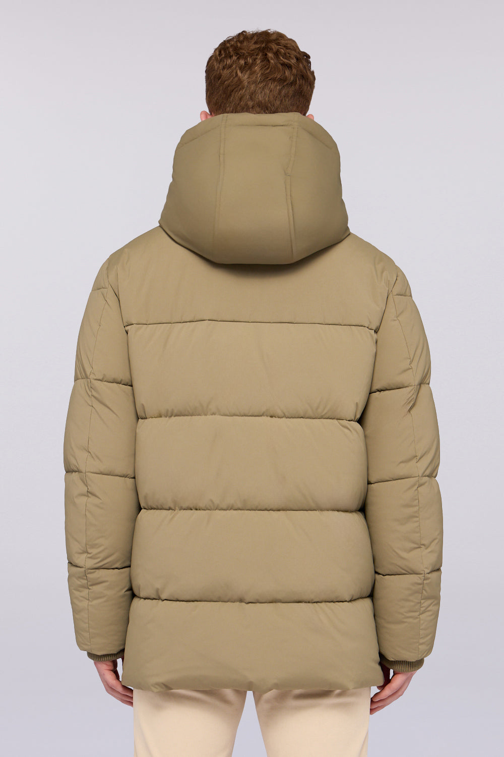 Giacca imbottita con cappuccio in nylon laminato 3|28c00d386877e77ab7b56fc2ee11d33d171fd7b70035844f9893577b7f252e66