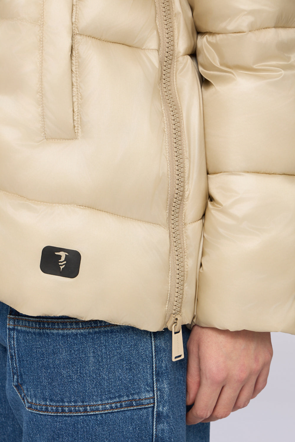 Giacca imbottita in nylon lucido 4|d4c2e3192c6f432eff38452700f3c89bb393f5fc2522a6e24f73d6ed47a6d00a