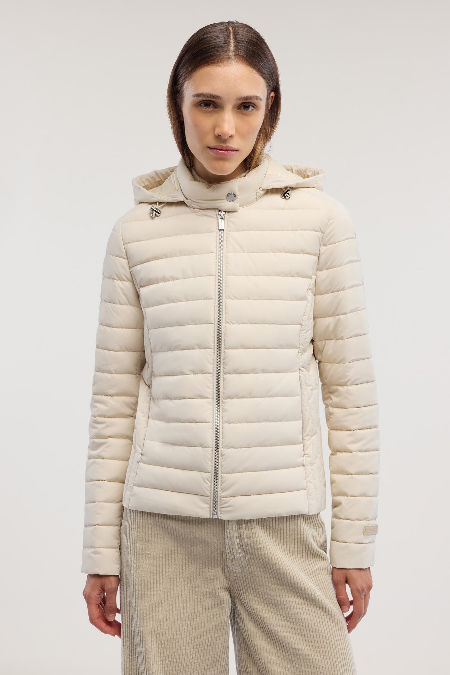 Giacca imbottita in nylon con cappuccio 5|0c90ecb7e8bea8ea7276a9c8a6adc7672627029d72014c0aff437b86ed55b28d