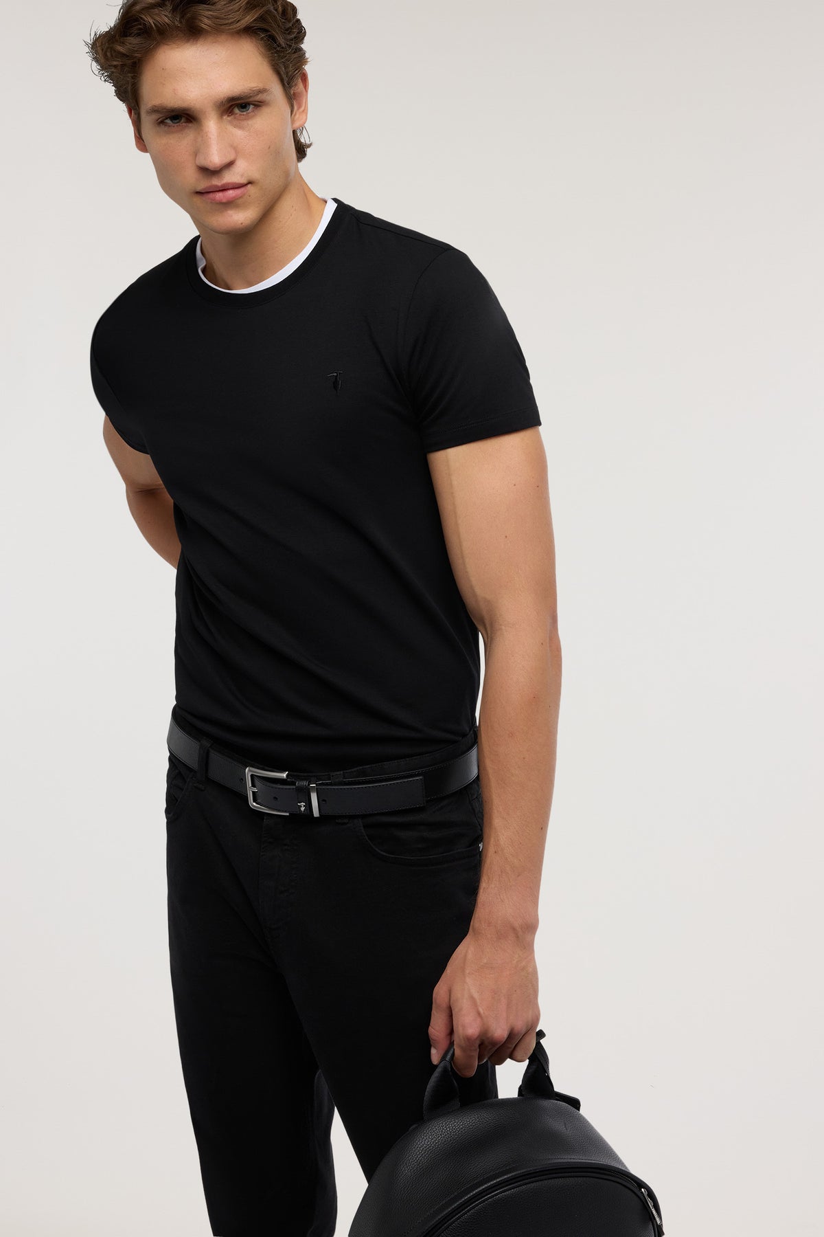 T-shirt slim fit in jersey stretch con ricamo 7|37c60d8ccab47ba3874d62619220ce859e105d44820df2d40f60fe8e9d51d6e7