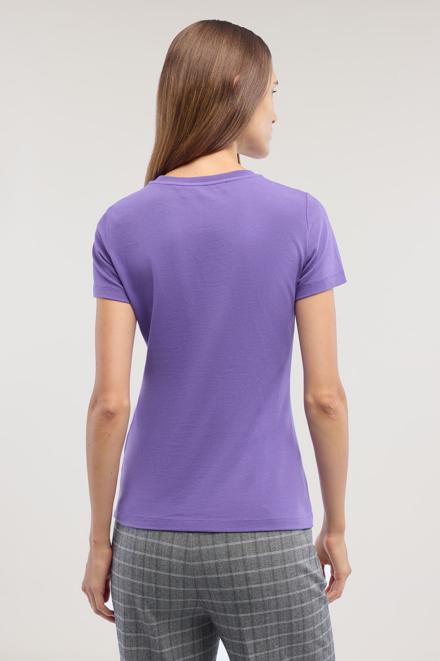T-shirt slim fit con ricamo 5|0d0b6f8d247822dab80a72429bf120ca851ee7872541b8f1e70f30c42478193b