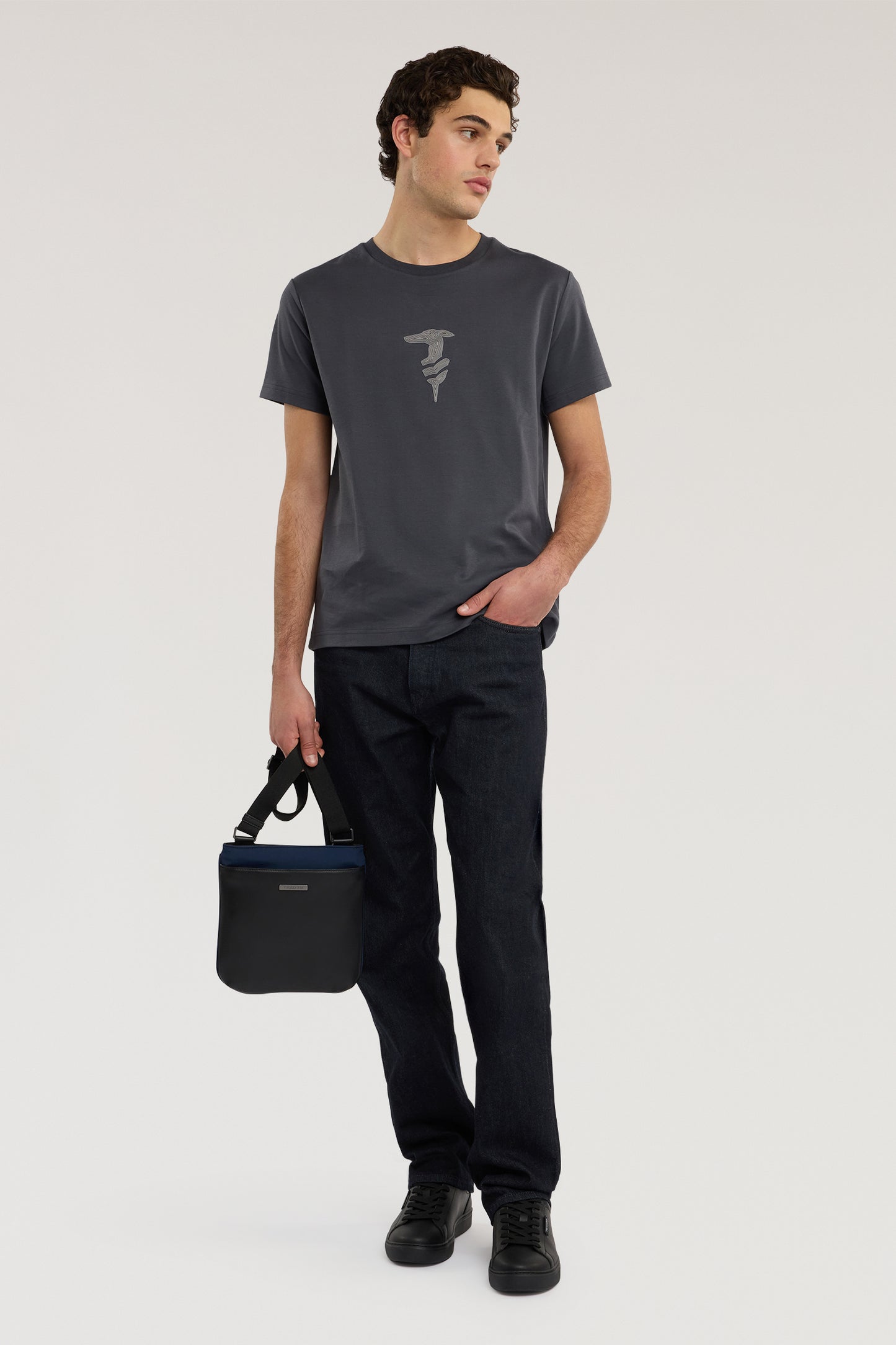 T-shirt regular fit in cotone con stampa 4|54893a7b1f48cb8563820fe33a6d5edac413126a87e3b4a987be598241965f94