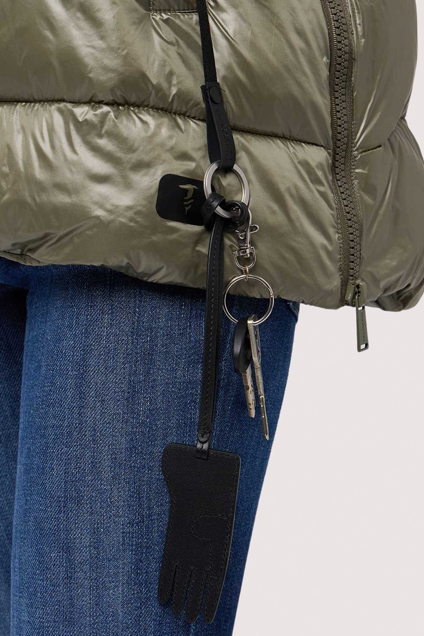 Portachiavi guanto in pelle 4|0dc777bdbc7f675155cdbde3268ea221a16aa0a66a6399572bd90bd8ae923f36