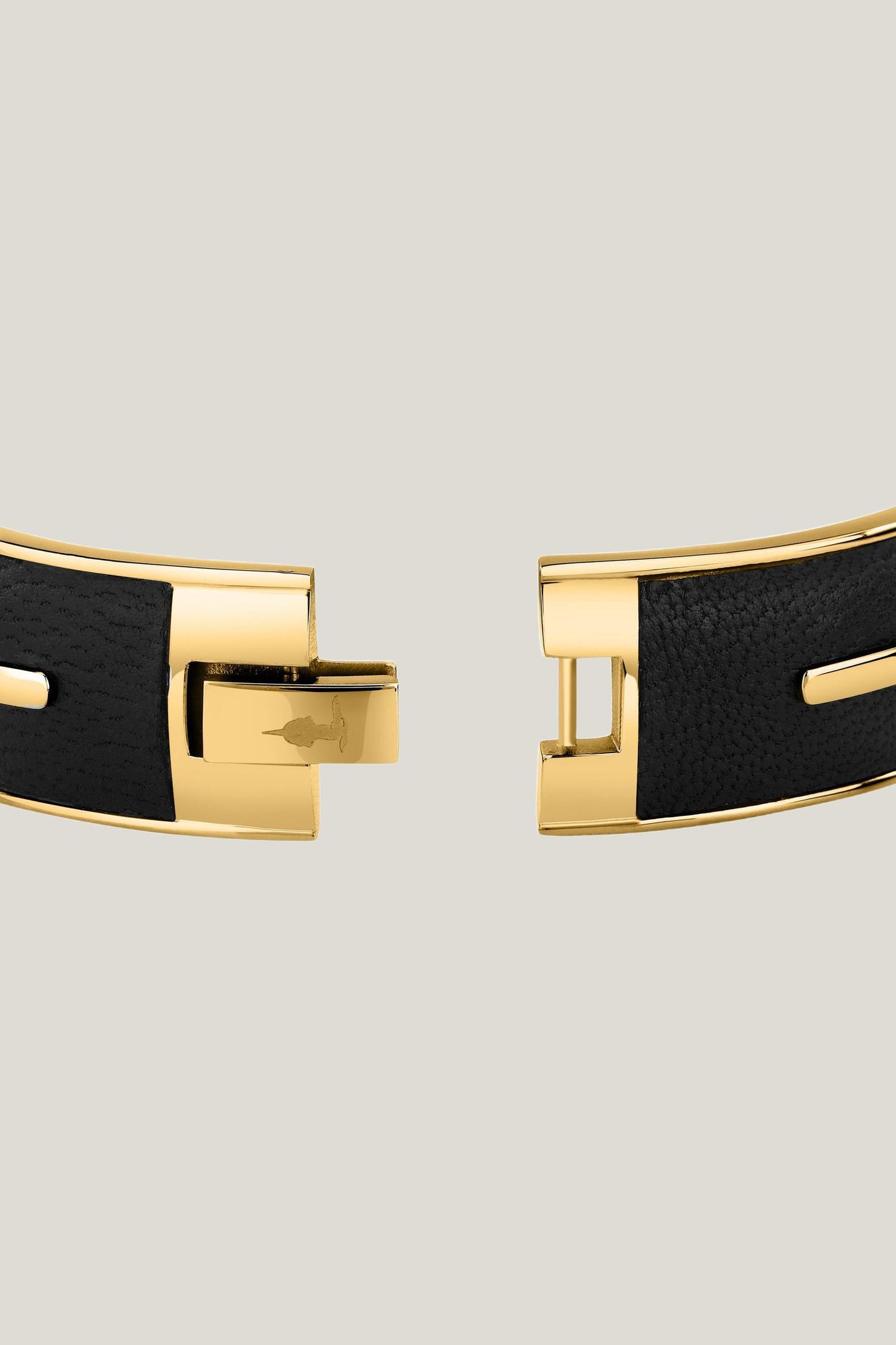 Bracciale in acciaio dorato 3|a909bbc29c15777b2199b0554096a191bb684e0df8b9e23a01903e524deee8f3