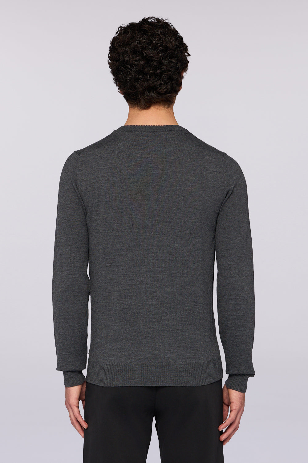 Maglia girocollo in pura lana 2|3c6e18983d2b2f1b885c5445545fe0ced392f4e3acf1f6a6323f296f639de73c