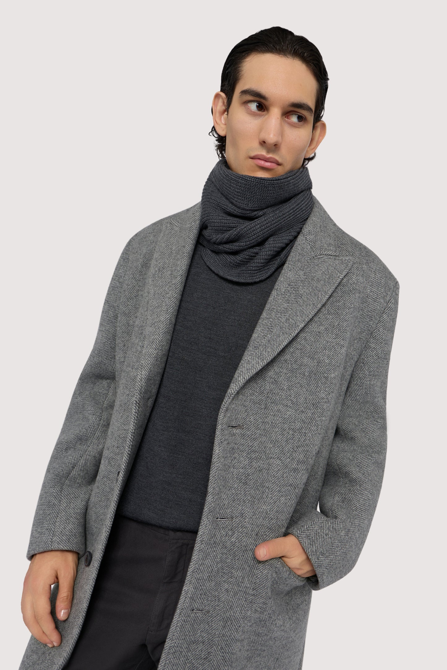 Maglia girocollo in pura lana 4|4c4960984f0e4a1dcc8fb9ac667db9b3f3d3f633ddd7c50439b821d82647ad11