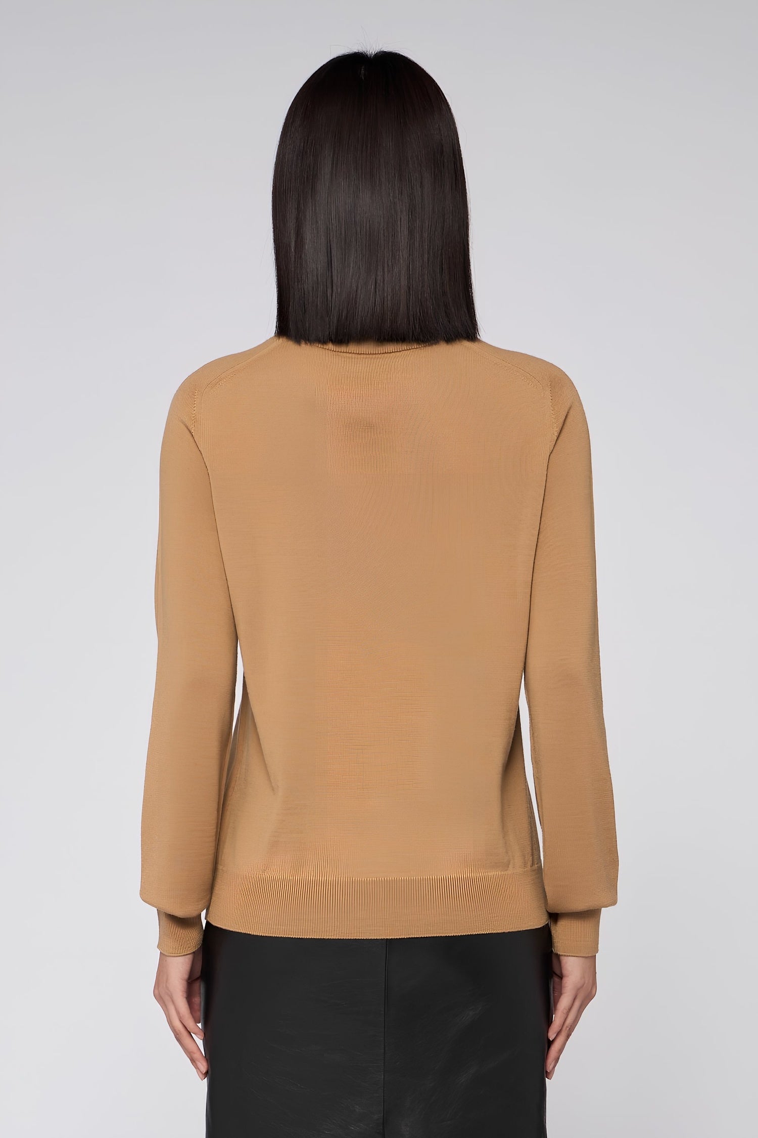Maglia girocollo in pura lana 2|84a095ef52598ff039e9e13eff785d05f705f20490577796716cc03253d9d0da
