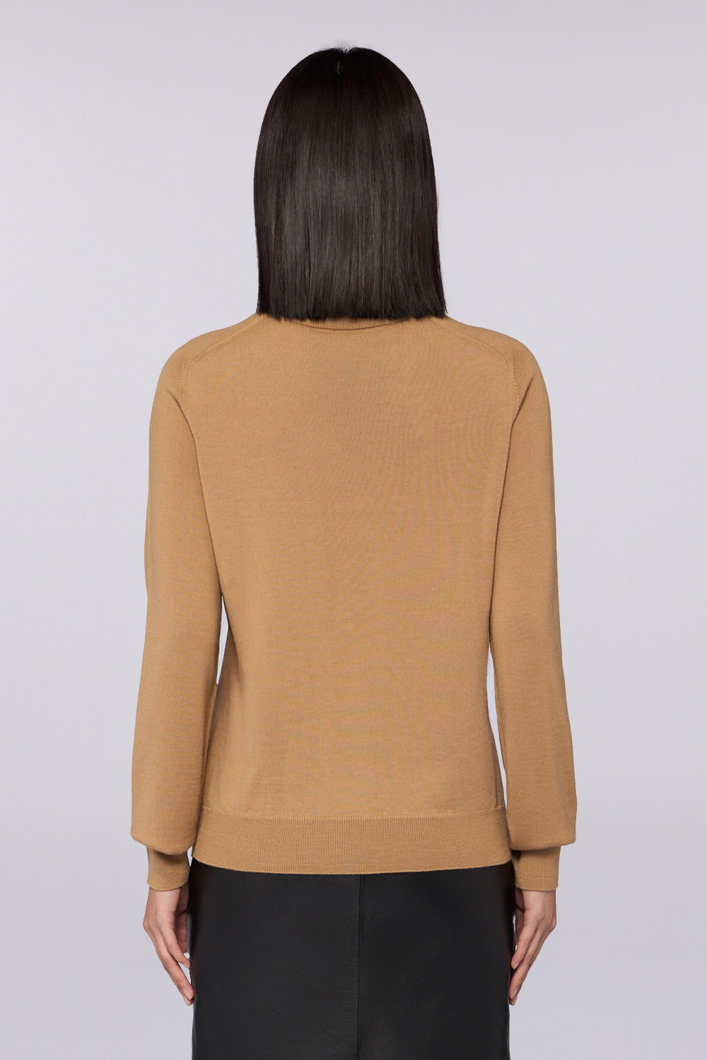 Maglia girocollo in pura lana 2|84a095ef52598ff039e9e13eff785d05f705f20490577796716cc03253d9d0da