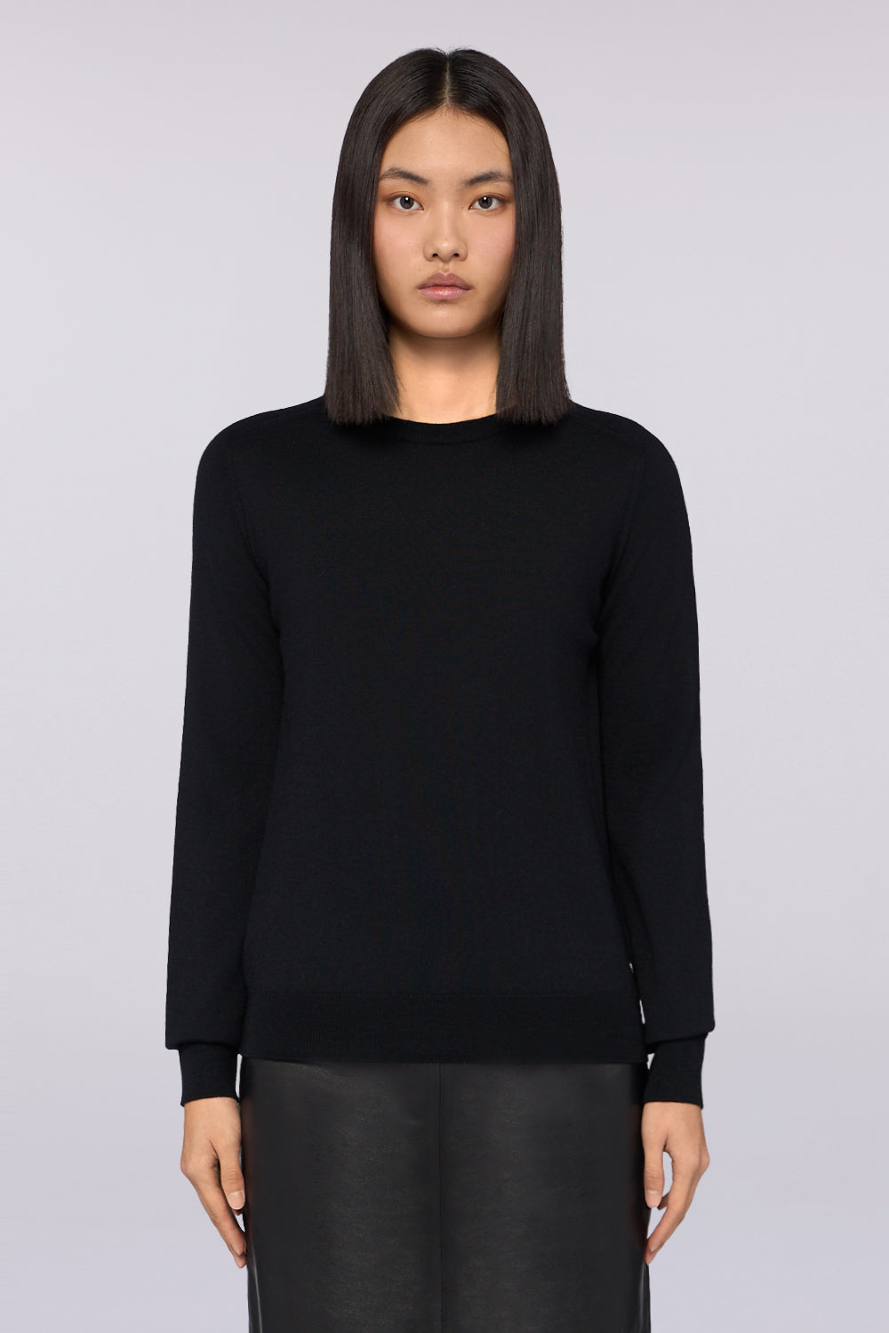 Maglia girocollo in pura lana 1|a2b0dee465cb7624490824fb59382a5a8994f8a4489b9c6d580cb51aacba2865