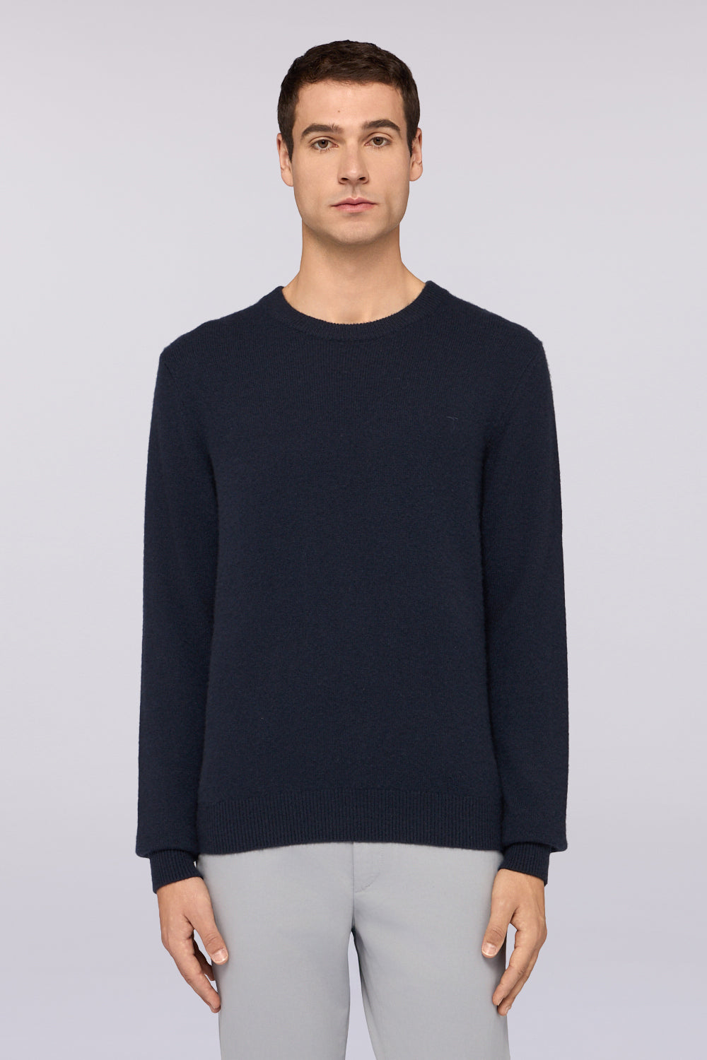 Maglia girocollo in puro cashmere 1|767ad0e9329d3eddbff075f089dee30cf2a5df7e9db7d1d4cdc00c128a71ee8c