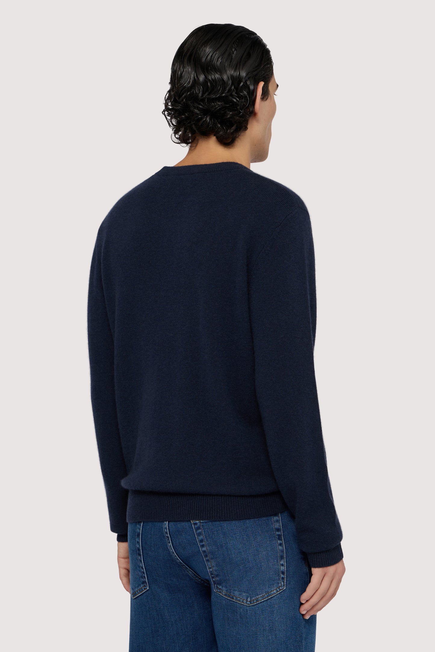 Maglia girocollo in puro cashmere 2|e5fe400e220d32ecbbdf61e413a96071a6c0009a96dffaee8a516a2819eda18e