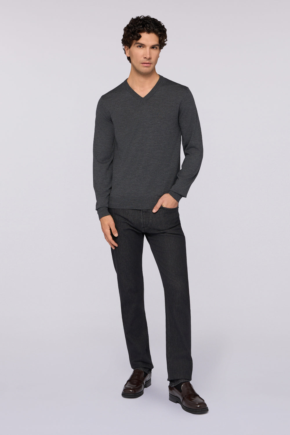 Maglia con scollo a V in pura lana 1|7c818d53675d79c39346eb4704c9f31feb1975afca1f763ceda7777432eabe21