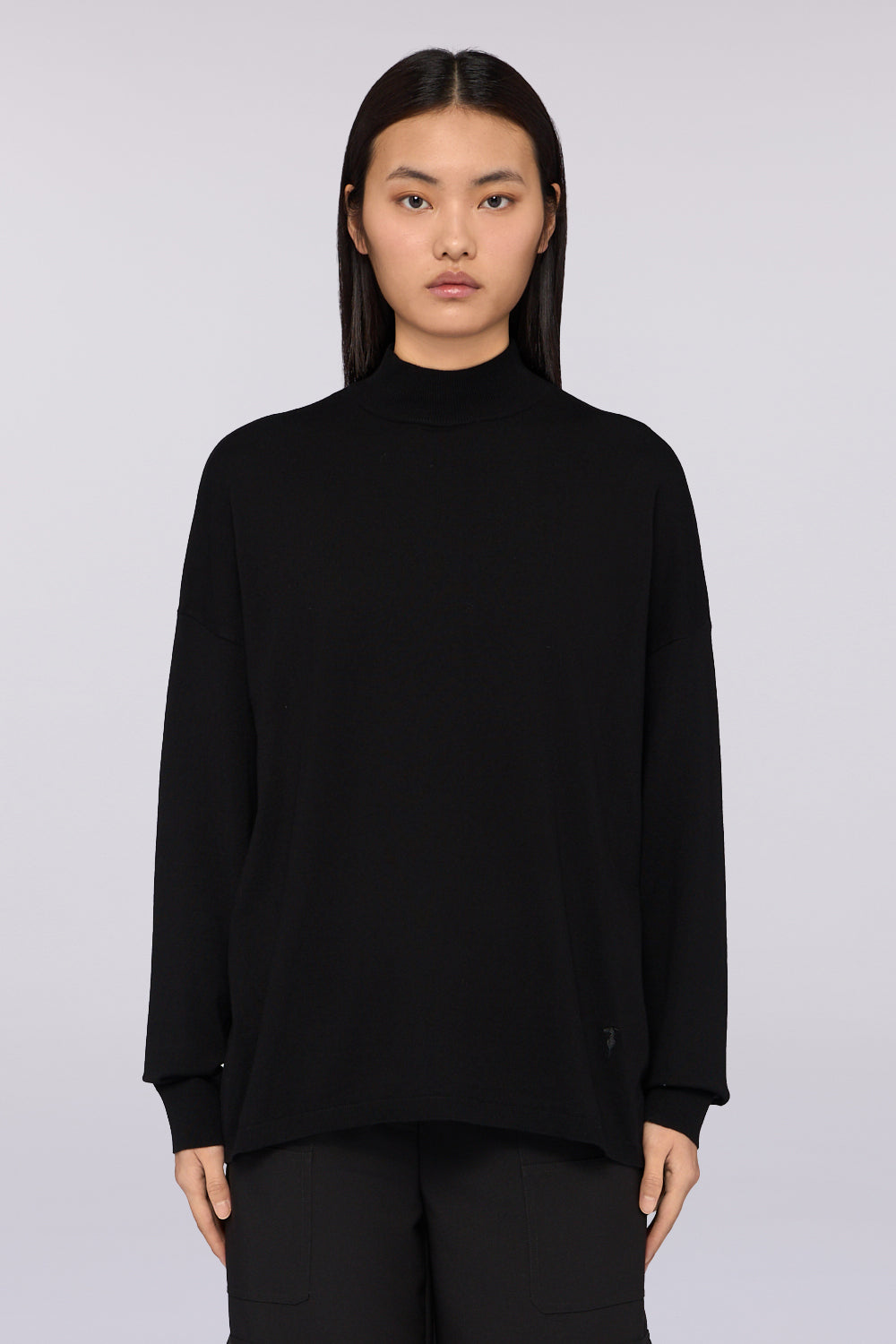 Maglia a collo alto in viscosa rasata 1|9674329d968571196216e755dd02fdb21c918c67b8d2ef037c296577dc5413bb