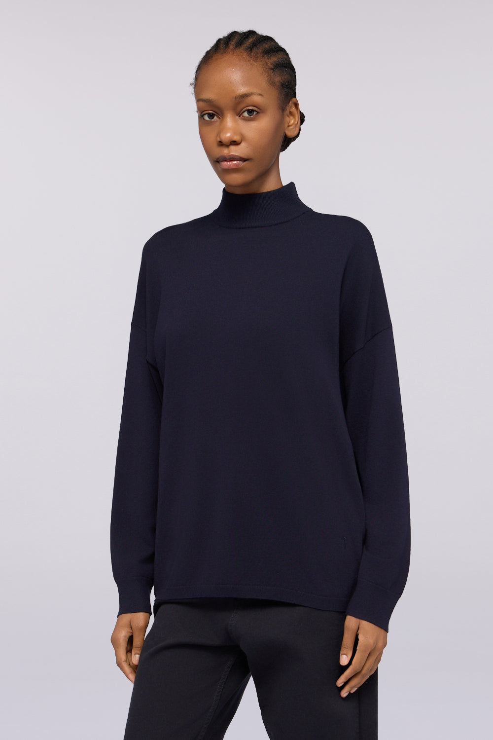 Maglia a collo alto in viscosa rasata 1|9e10ca34bba1478ff981ba4e390c59685d55d1c55423079915e9771e765d6faf