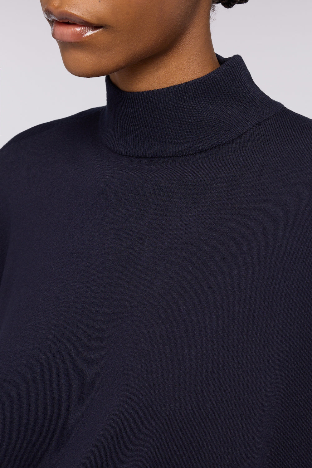 Maglia a collo alto in viscosa rasata 3|d94d813d00a52be7f216a379cc7960f4775ea3c3a5ad38baf50dee97af5aed02