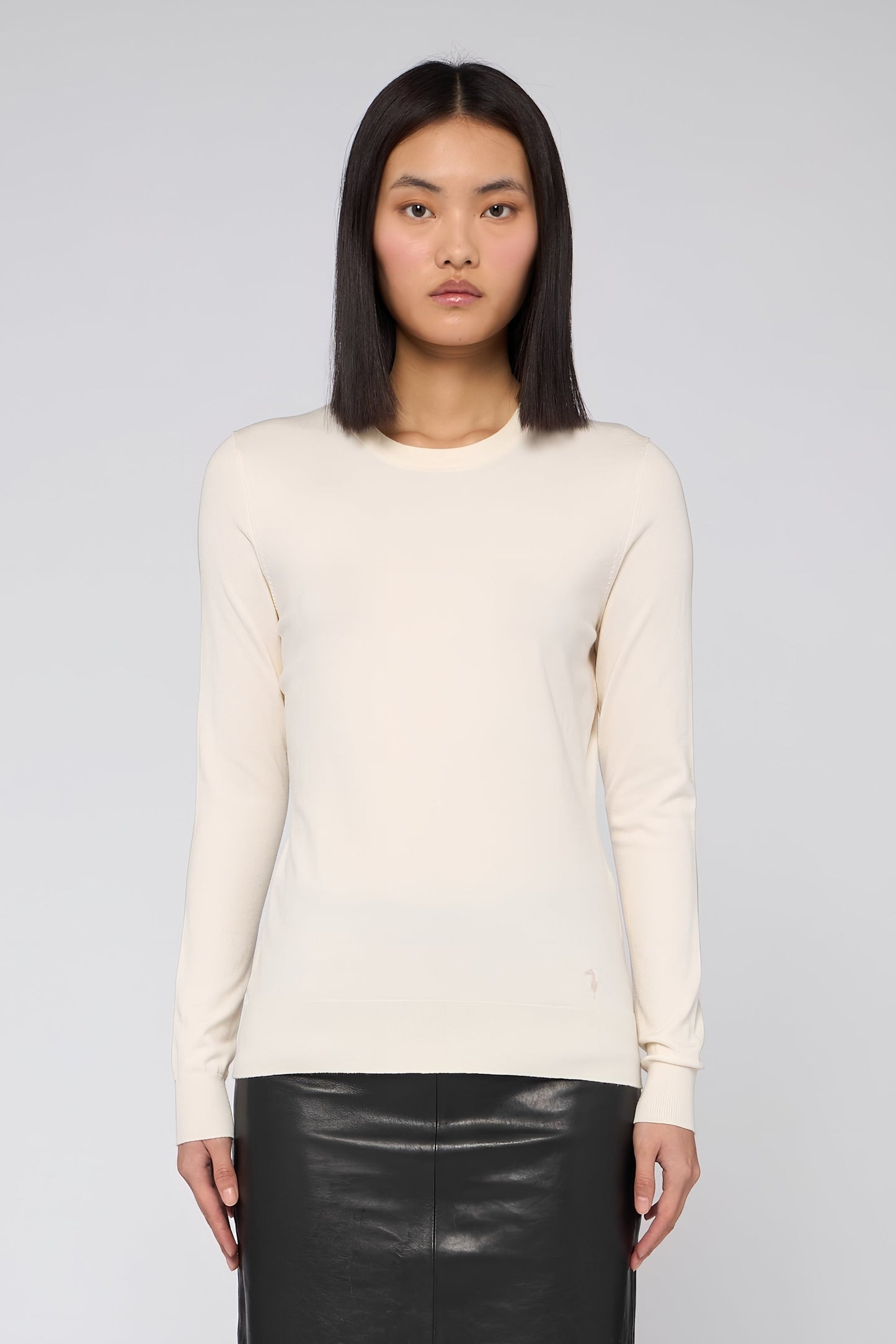Maglia girocollo in misto viscosa 1|cdf9d1adb1b3f7576603e55f689409990590a67892e841ced98b6bb96dab9668