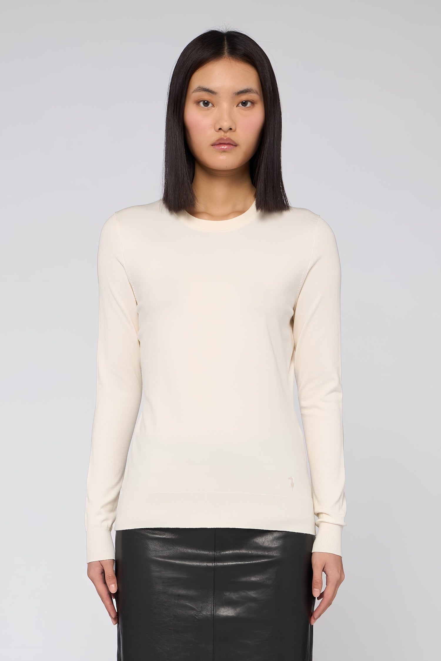 Maglia girocollo in misto viscosa 1|cdf9d1adb1b3f7576603e55f689409990590a67892e841ced98b6bb96dab9668