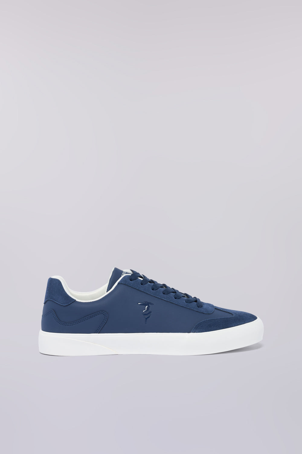 Sneaker vulcanizzata in pelle e suede 1|8a722fdeae90c6f681466f0f61a0e5a16811843364ed19555b4a6ccf29c9f9b1