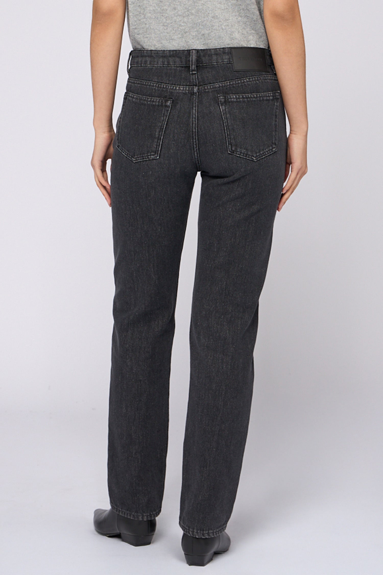 Jeans The Essential Straight 190 in denim stonewashed 2|09f1553bffe053a9c234f4d7f0b54bbb2f9b69a309d74d4b2a6b120a452655b2