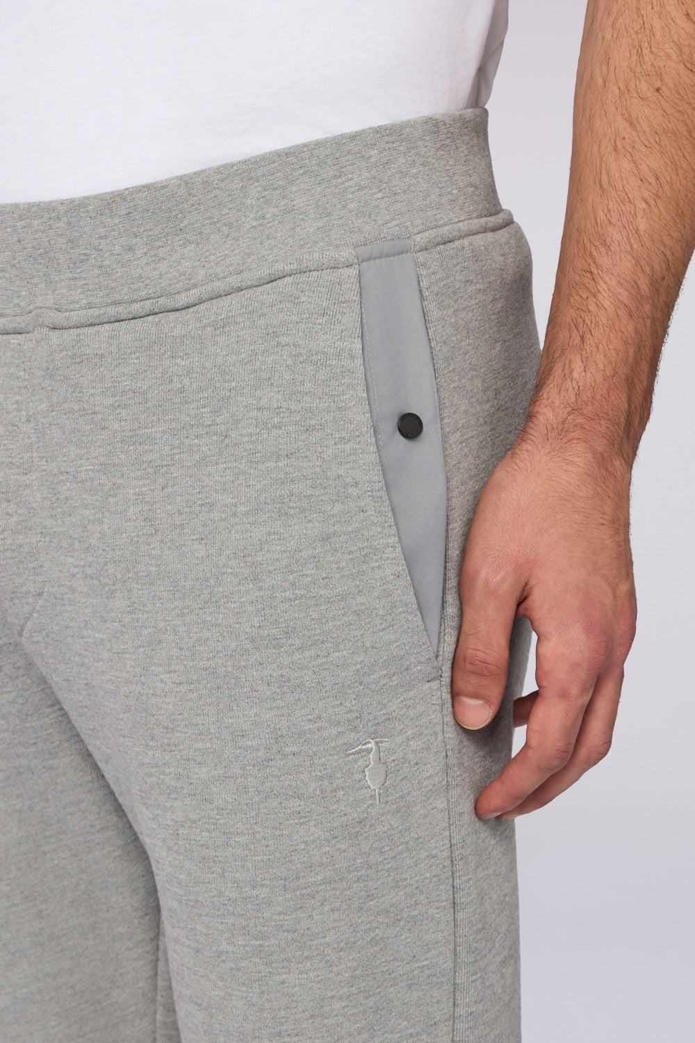 Pantaloni da jogging in jersey con ricamo 4|3a6440df80f34429111b1f4be9f4d1ed3c34ee0bdd1dccdcf95fd08a6aa09edc