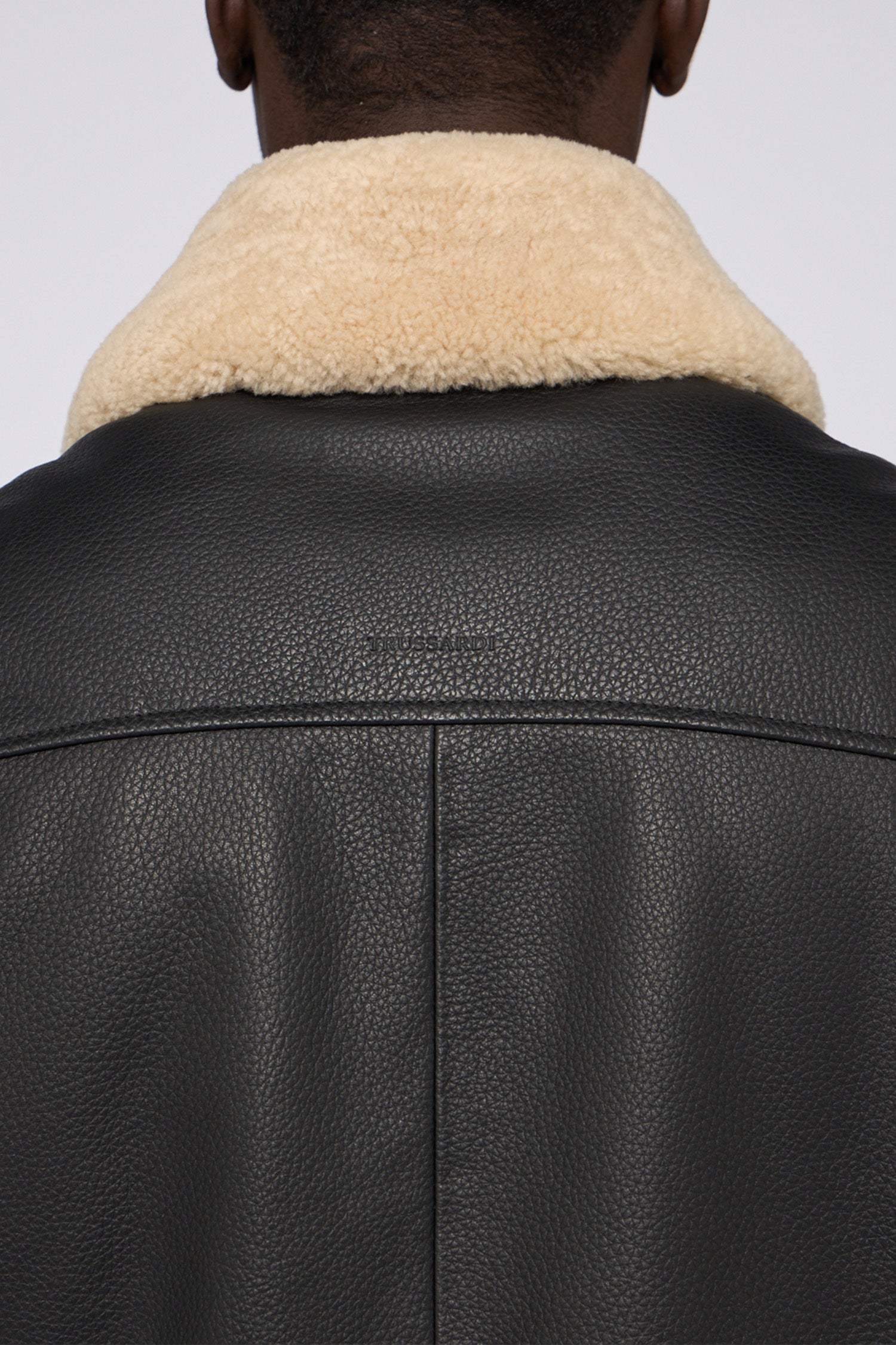 Giubbotto imbottito in pelle con colletto in shearling 3|82e6b7d5c62bfd29126fe924e78bd8834de451271f78e114a374d682ce7deb04