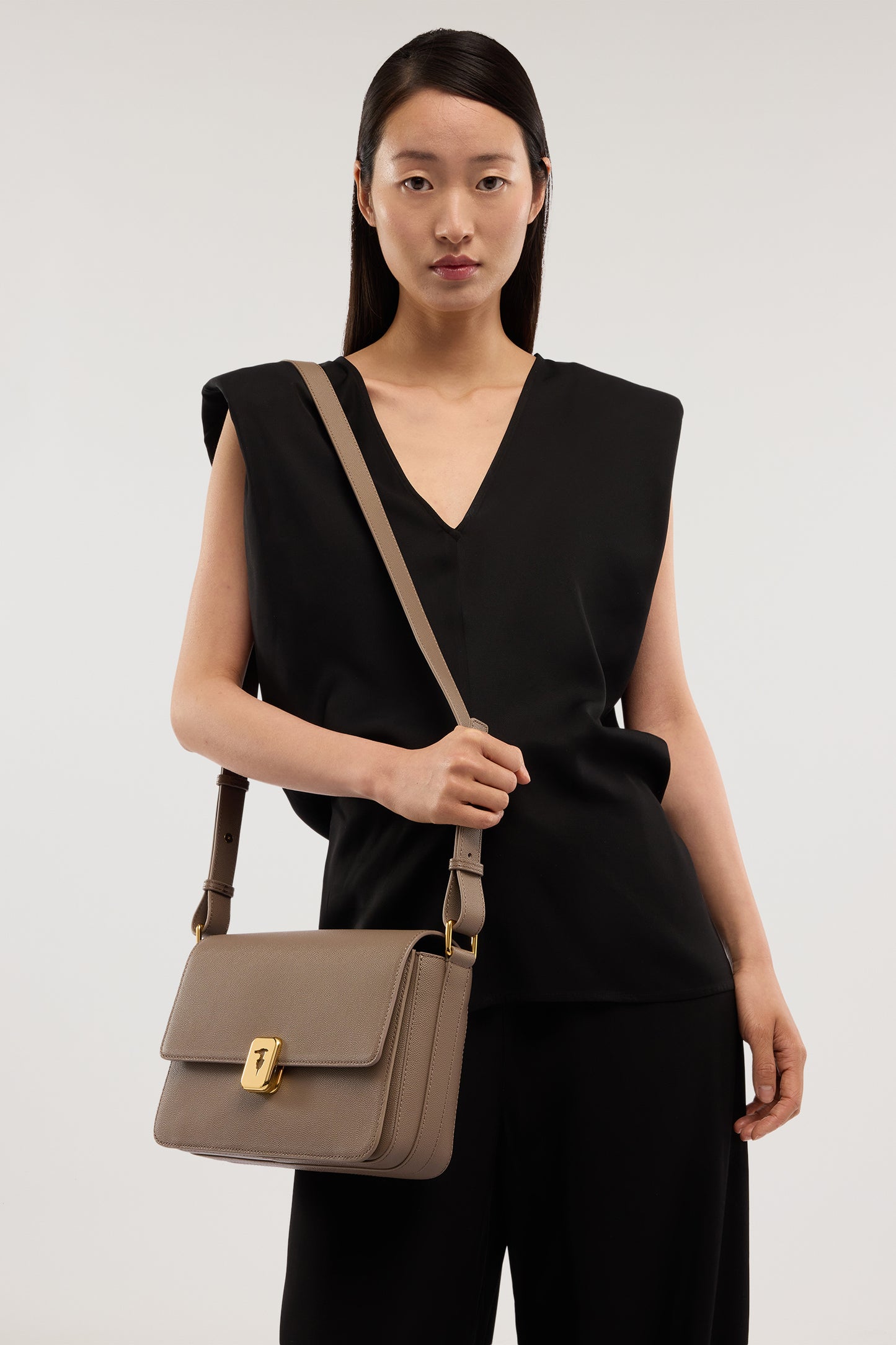 Borsa a tracolla Cameo media in pelle 9|8f2ba59fb3bf3b2f1e98a7b3d5fec048c2a734139e4eacaa8349e4e911cbe82a