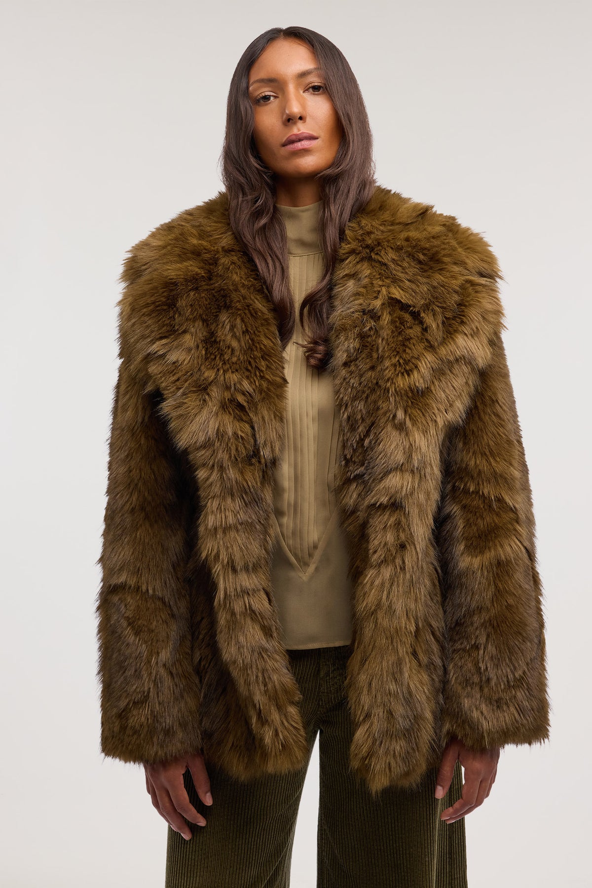Giacca oversize in ecopelliccia 1|163465aab330968d772131629efb4ad36408bf178753e86a2915baecfaaf8fda
