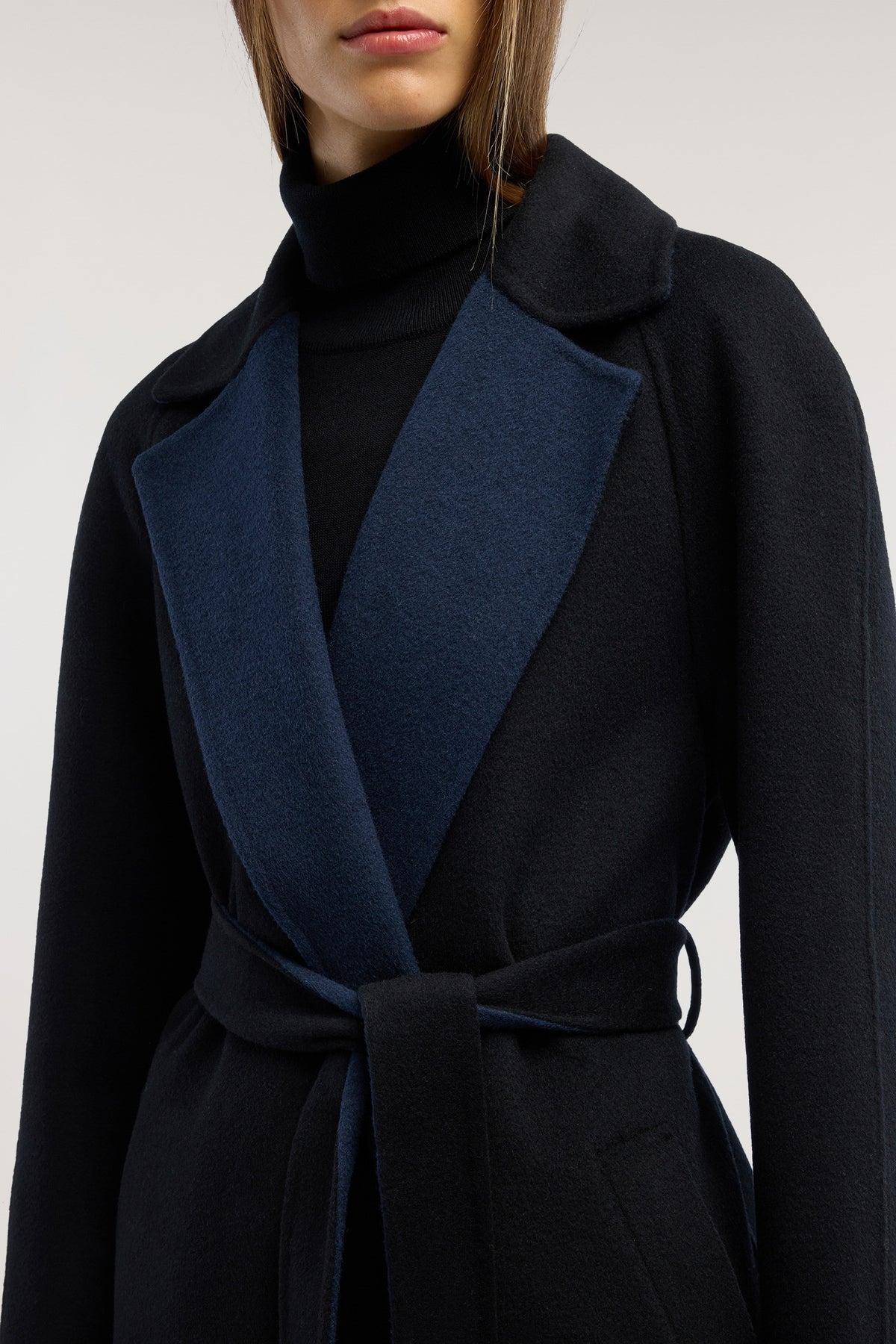 Cappotto in panno double con cintura 3|ebc466b0f5653d70aac2e2bd997cd9a61acb7a361106f4ea1a744af8c2b940e3