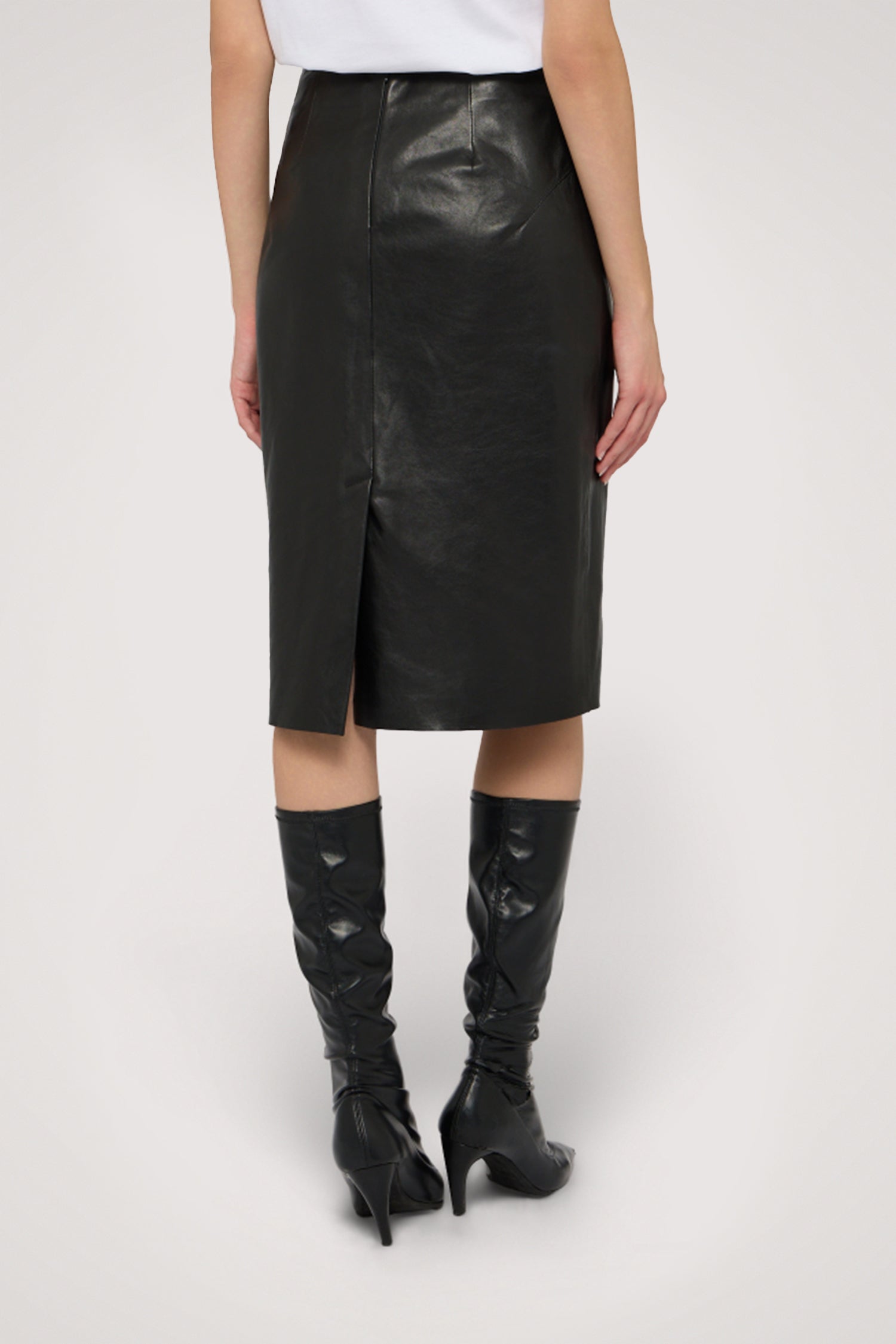 Gonna tubino in pelle 2|9440ef37b53d182f351b5ffff5efba73a2aeea7a17765deaf380840685debedd