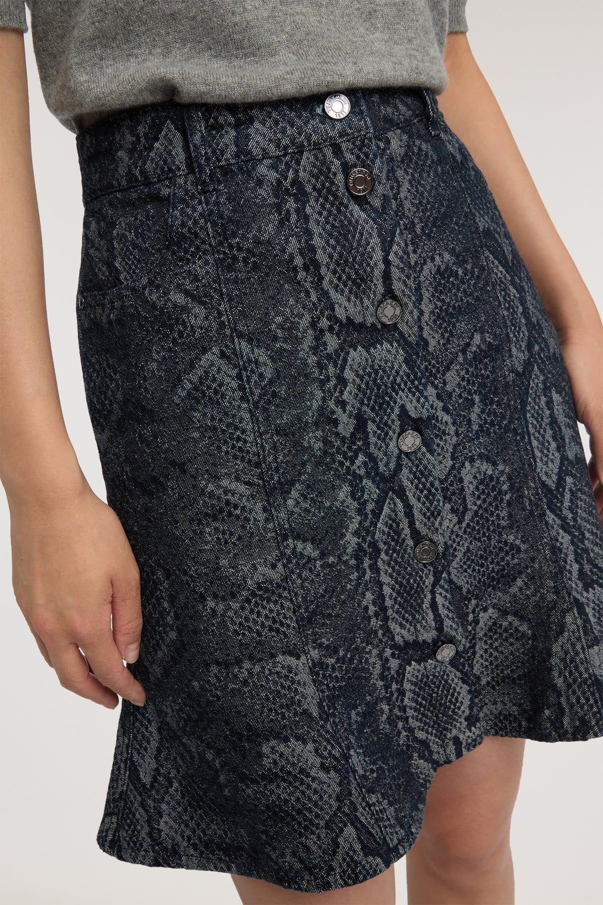 Gonna mini in jacquard con stampa pitone 1|8fbb01654cb849fb8e5a6e554277e44b763b656a44de4d6831933f8537b70586