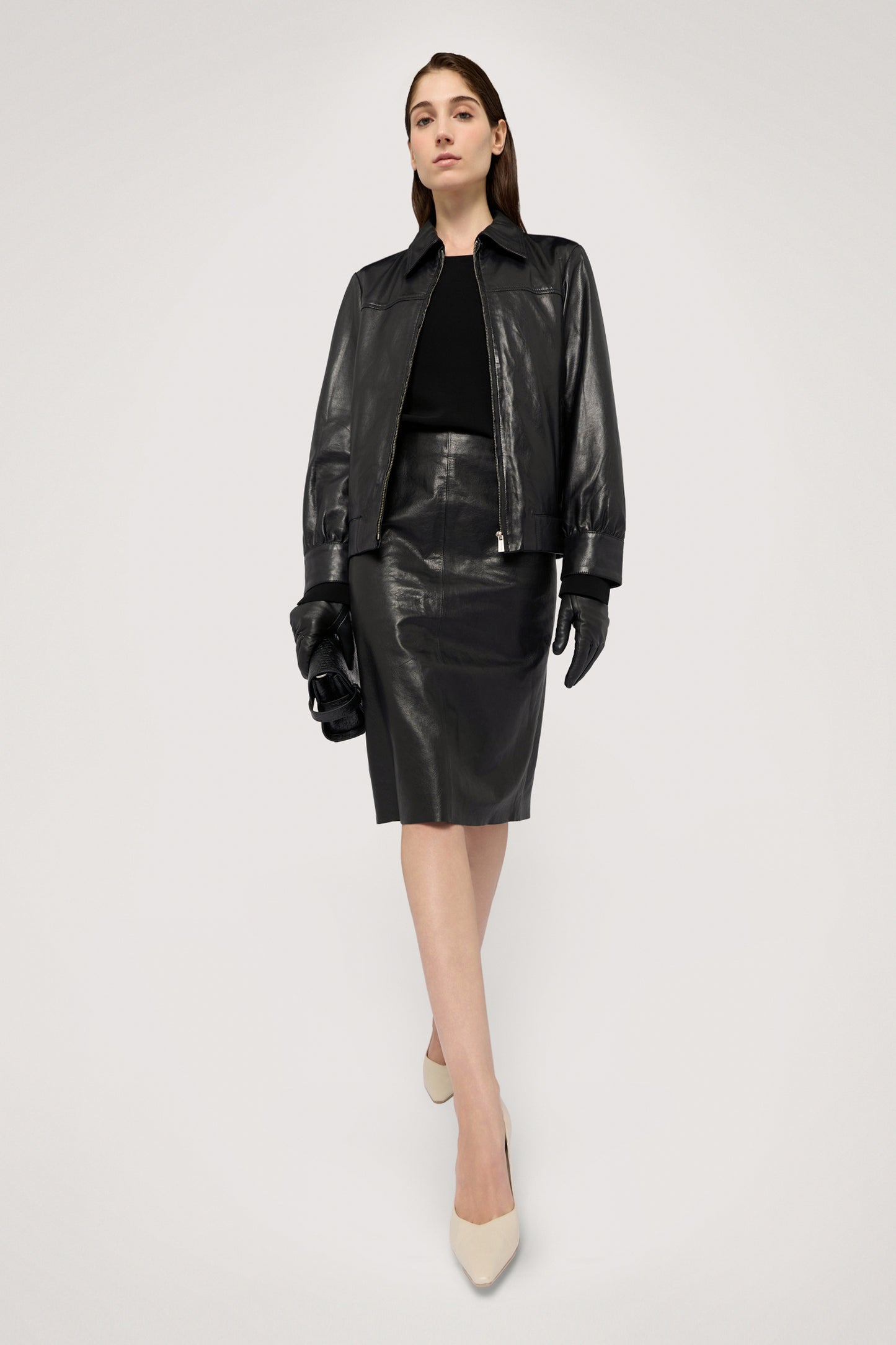 Blusa con scollo a V e fibbie sui polsi 4|67ed85cfd99db59df39a13e8e04e41a05ca0ed852ce23949dd519e8b42787a95