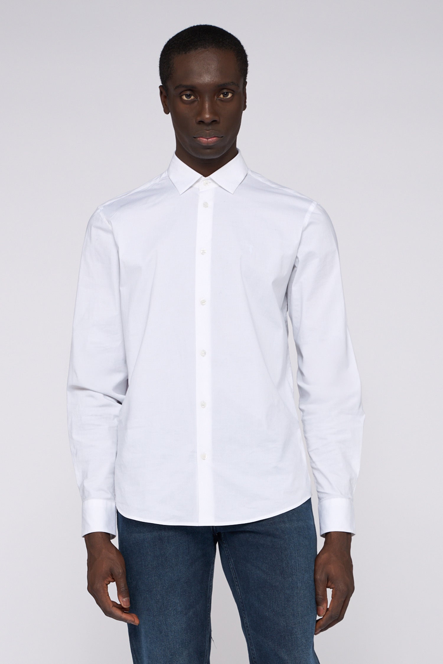 Camicia slim fit in popeline 1|5f06d04ca57426f1bdb0a11fd0fec32500b466e4f59d48ec0c6c4bd61e1089da