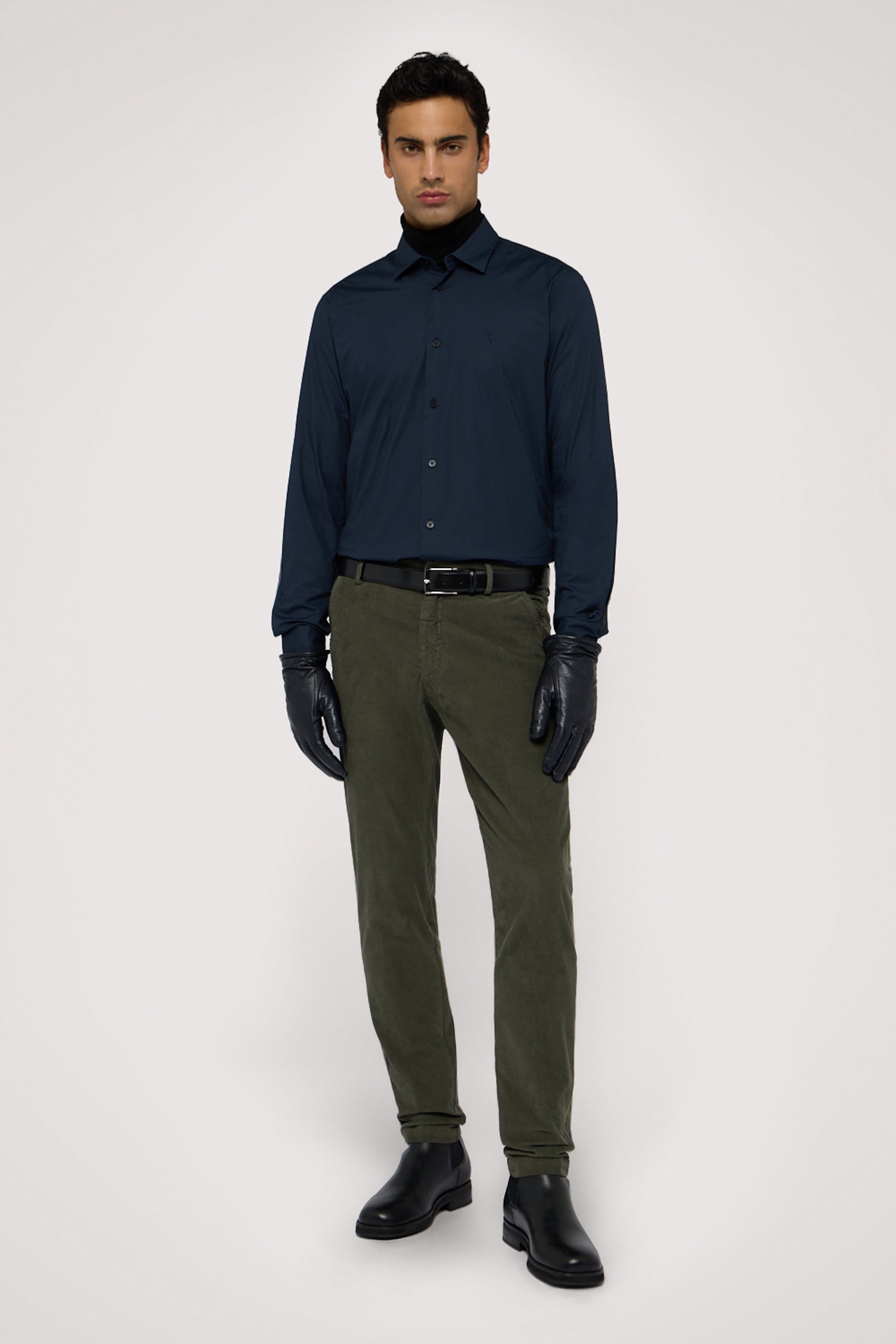 Camicia slim fit in popeline 3|e03c17cca39e2ecba10547a4d169953d2e4a5b0d772d91c4b7623fd139852135