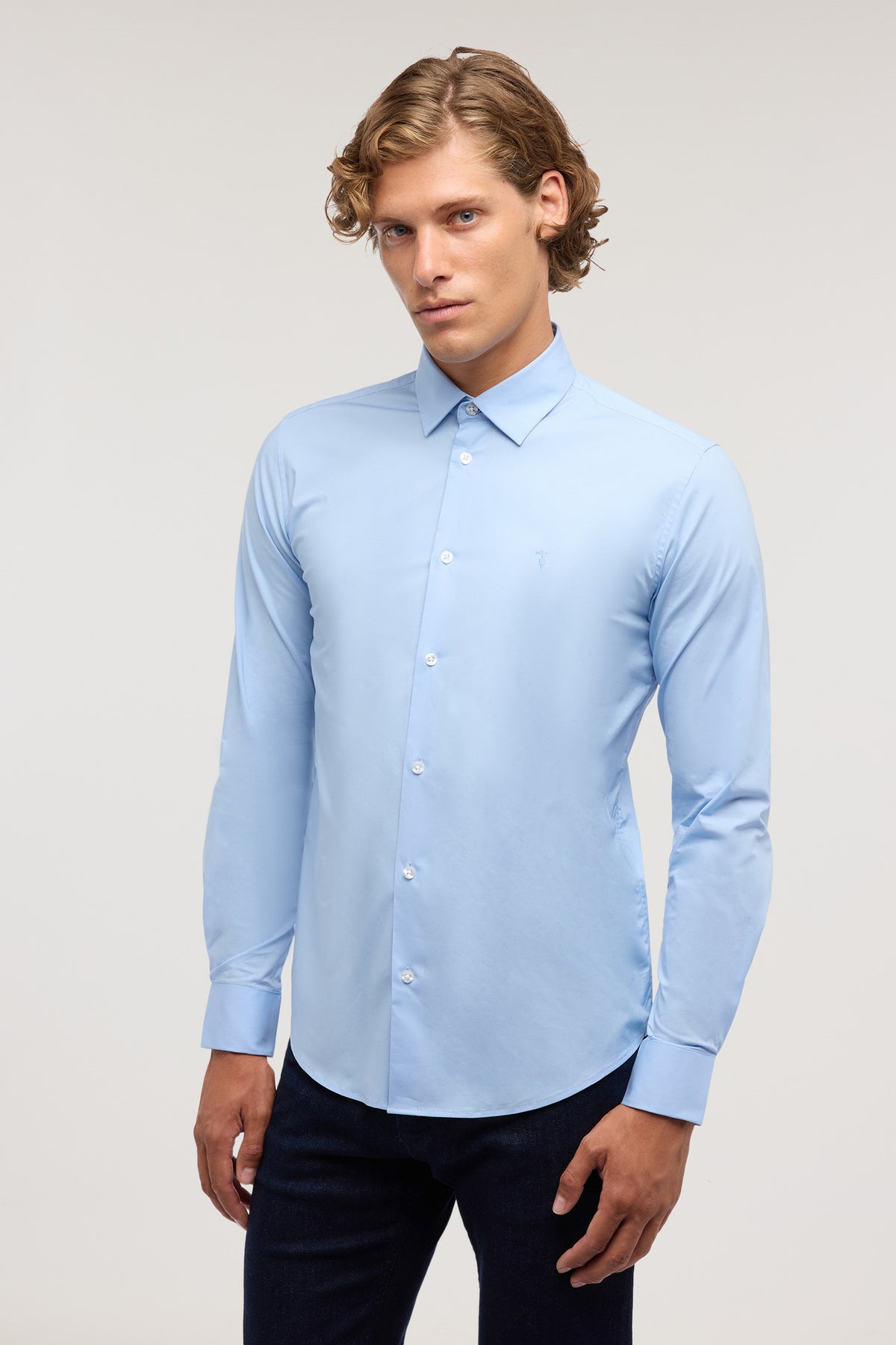 Camicia slim fit in popeline 1|be95636ac303a55a161be780901ea2adf9bf27d416e5648f3c2e0b4e1873a93c