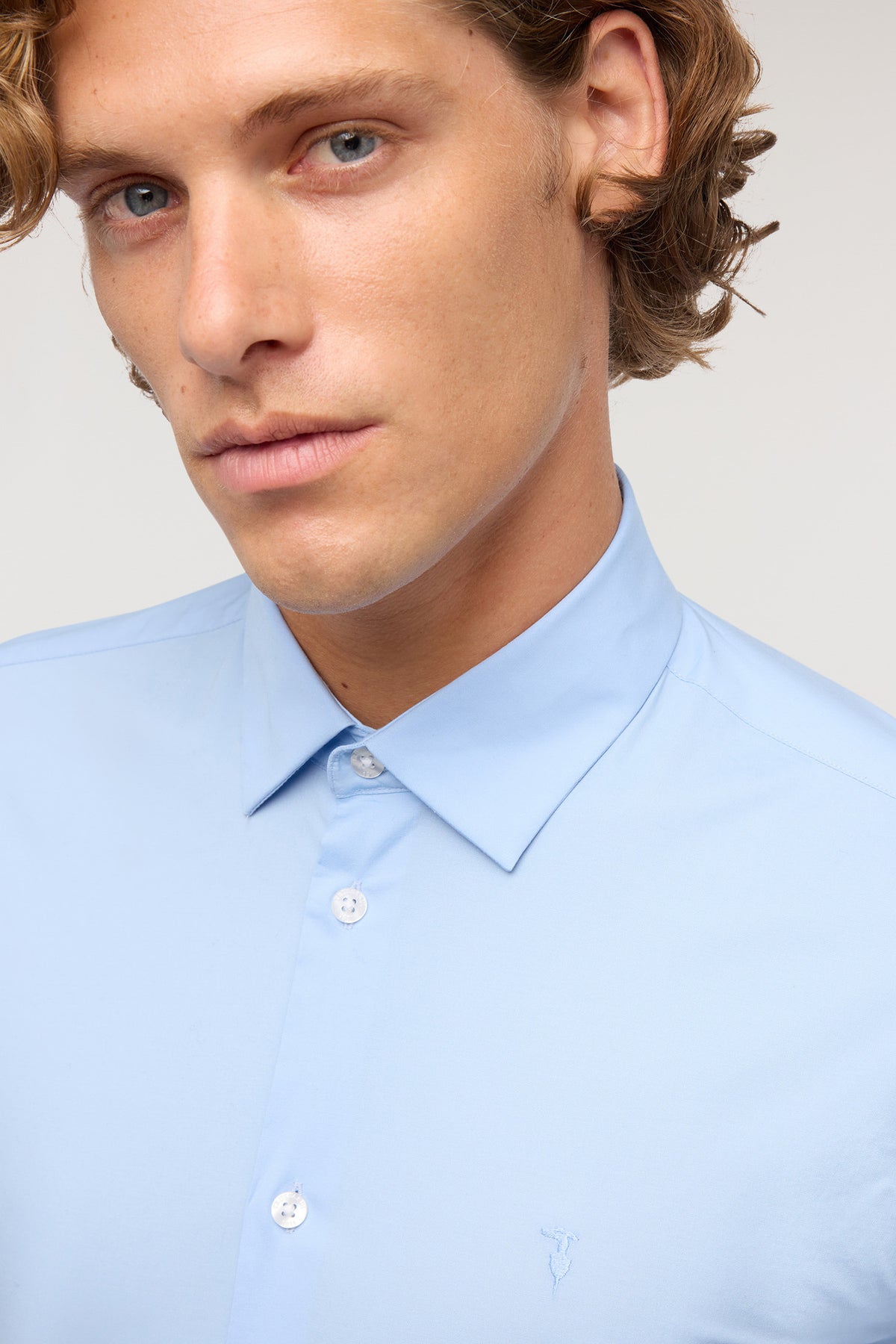 Camicia slim fit in popeline 3|d33a8b05dffd854910b6674362b8c6147531e58cf214b7ca9f22803b945e0900