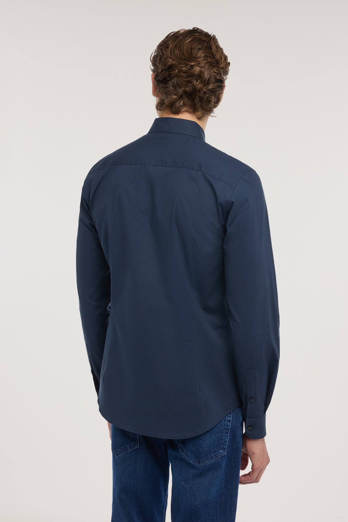 Camicia slim fit in popeline 2|13a8df7e0bca8a9f8070a3a77e85d78fe7e284b91e8f5d5673e2c137aaa19f26