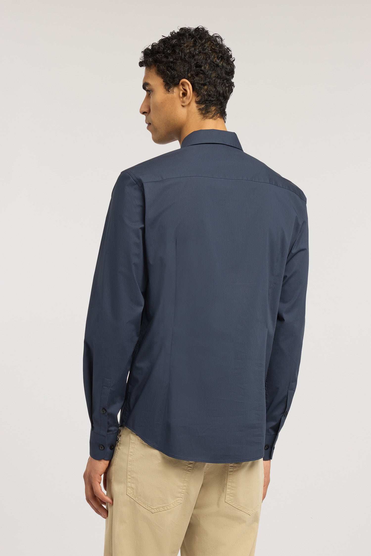 Camicia slim fit in popeline di cotone elasticizzato 2|997d234605b3e72e0cbef259c67e735dfff0a479a45a411434ad0fc0cde1f6e4