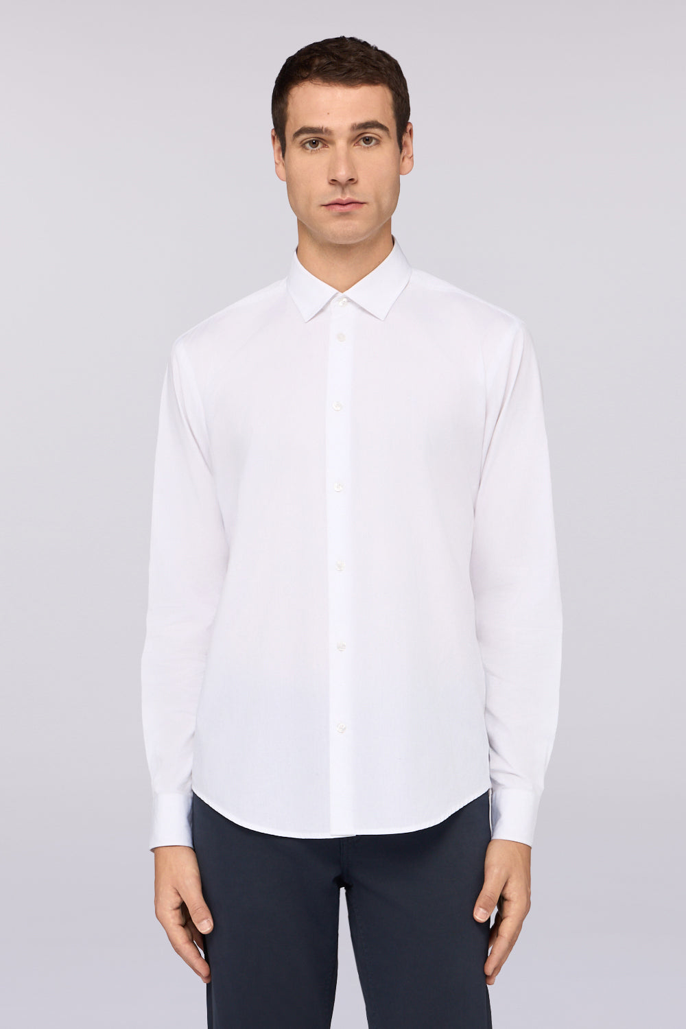 Camicia regular fit in popeline 1|2a120bf88b1568fe8058b8405febc87a0e1768826b8655020be8f80a0efdfd87